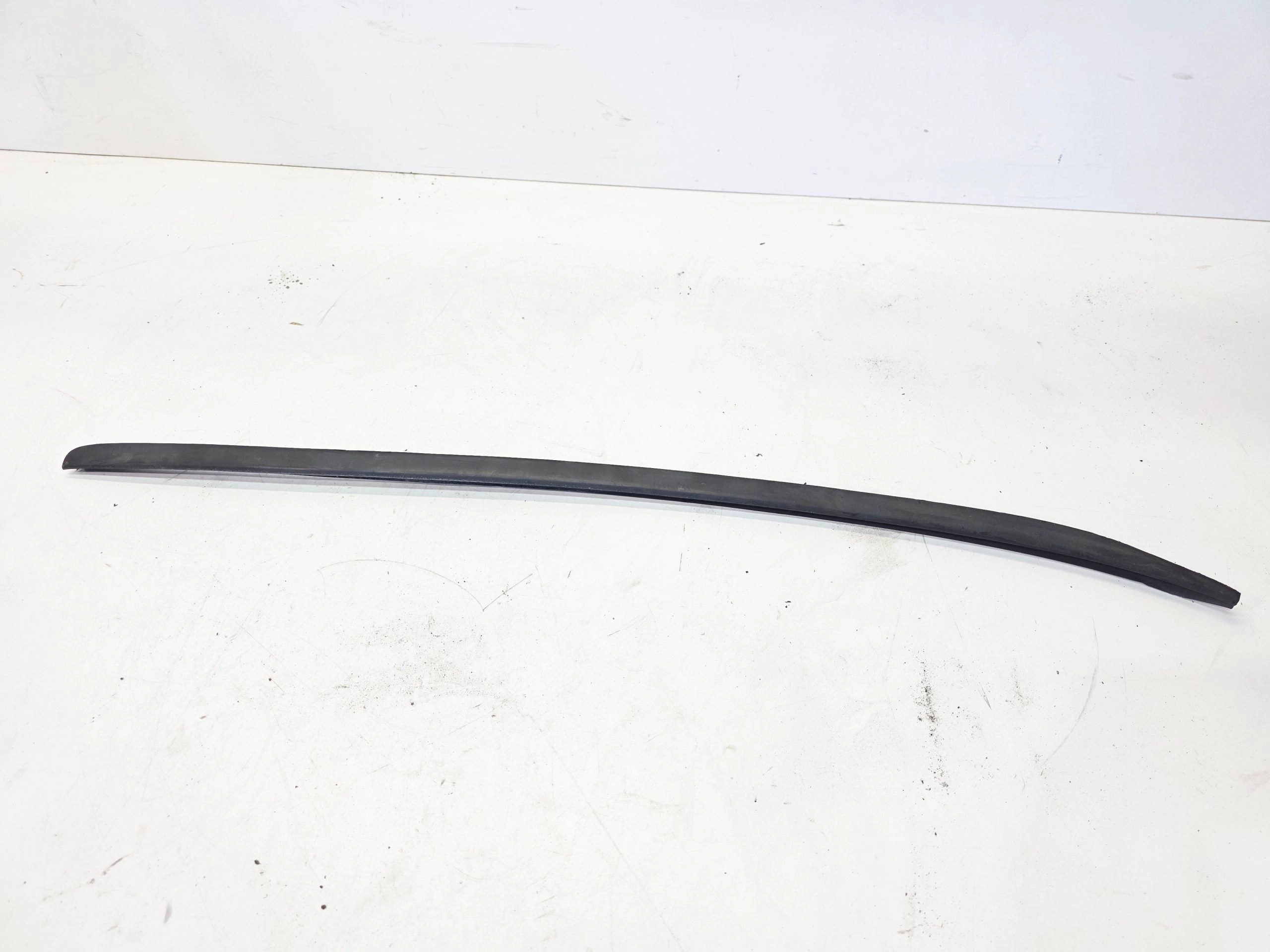 moulding dust windows CZOLOWEJ left front AUDI A6 C6 4F0854327
