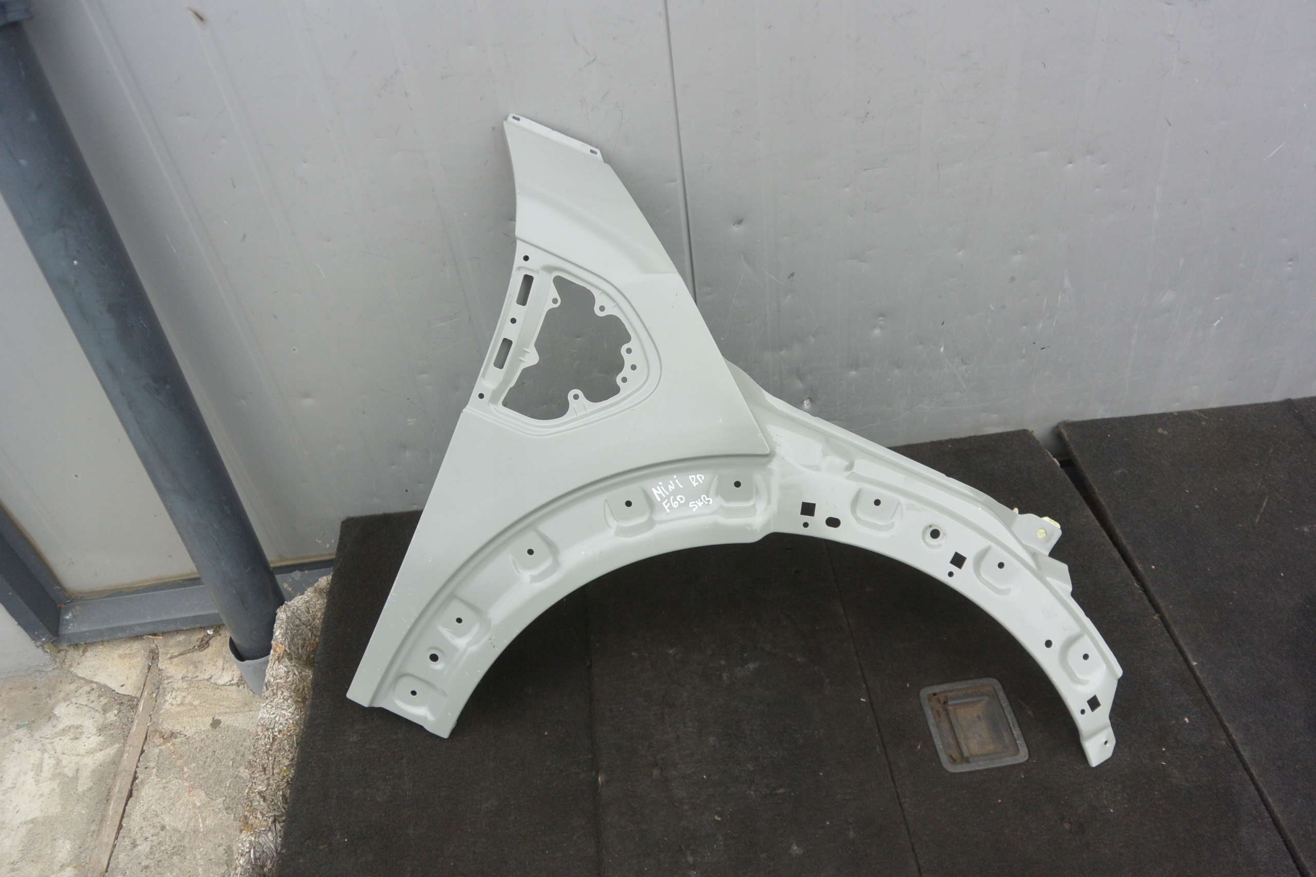 fender right front original MINI F60 COUNTRYMAN OEM