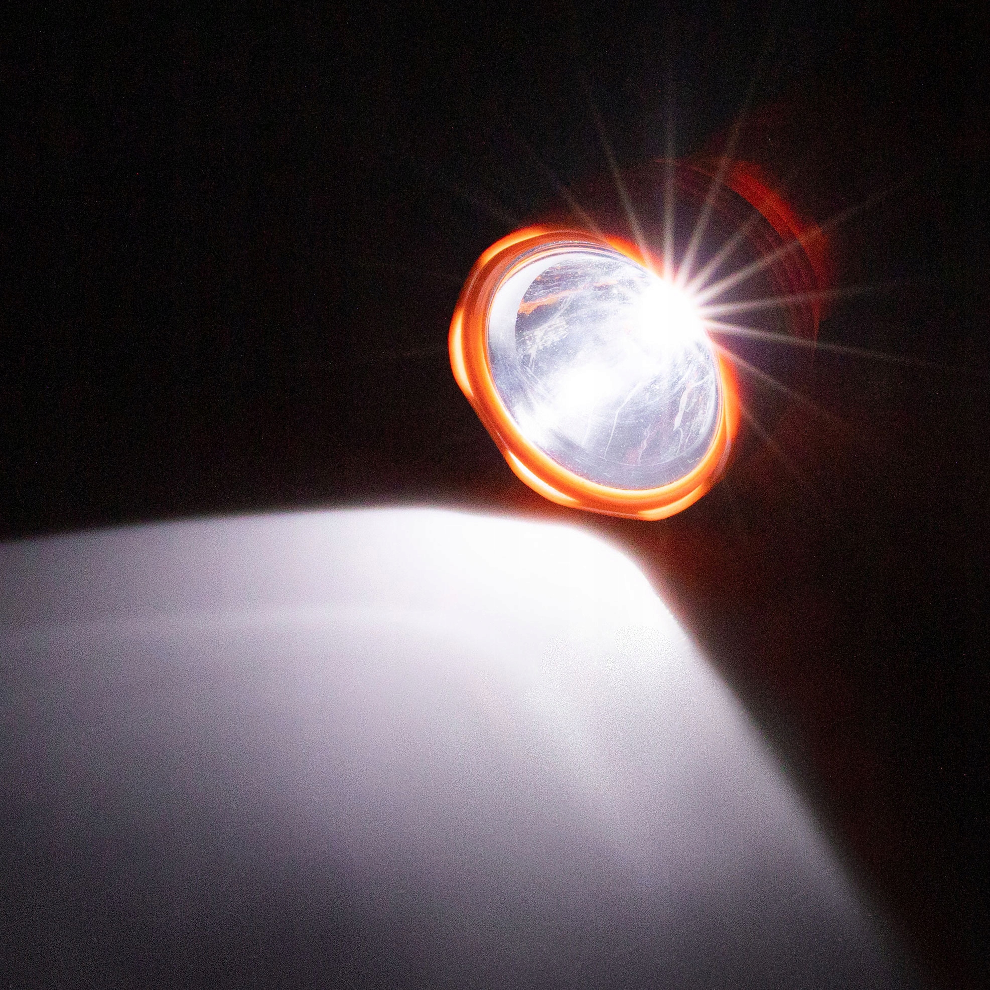 Latarka akumulatorowa solarna ładowana LED Marka Vergionic