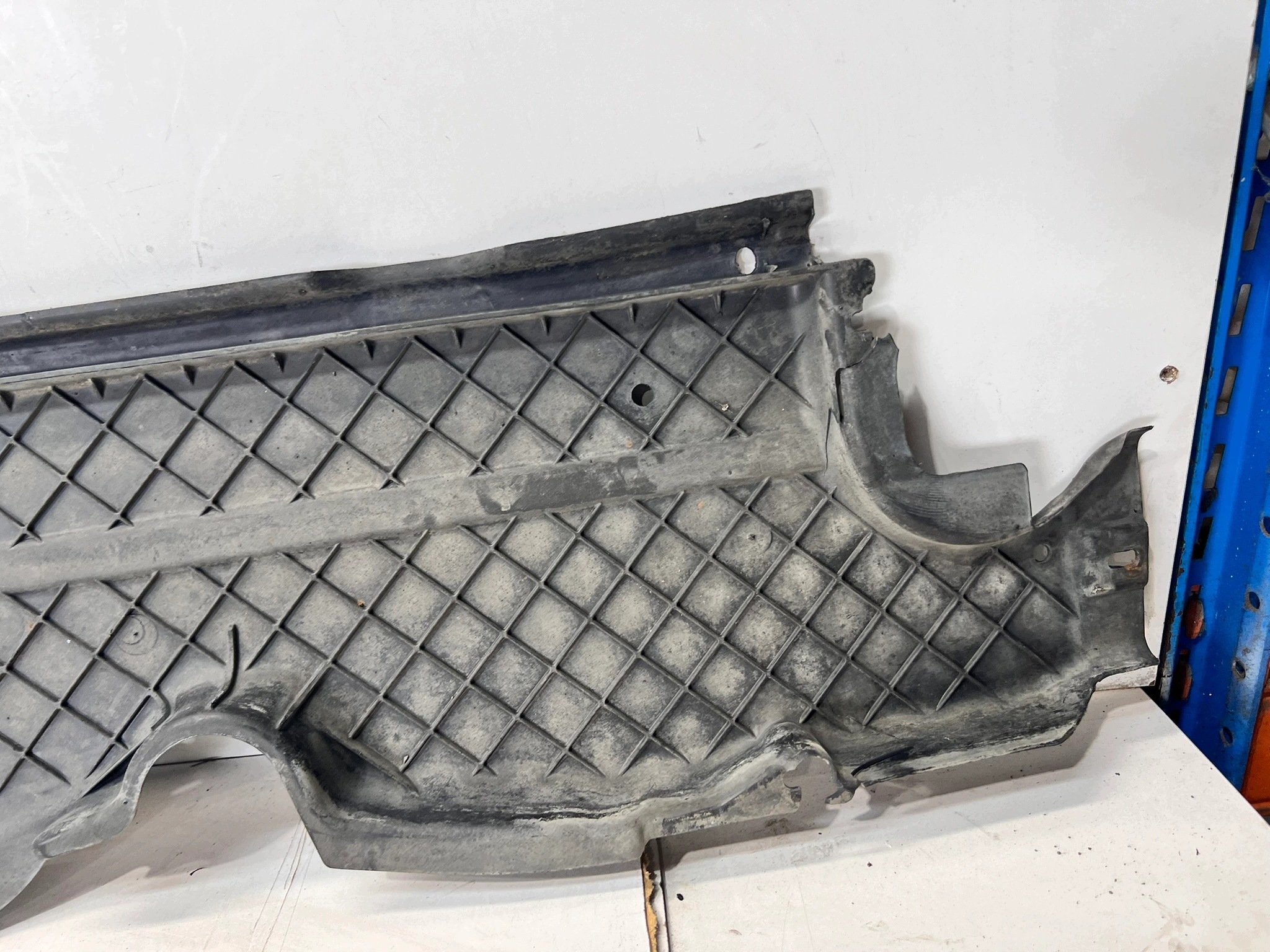 cover chassis left DUZA AUDI Q7 4L 7L8825211E 141/26