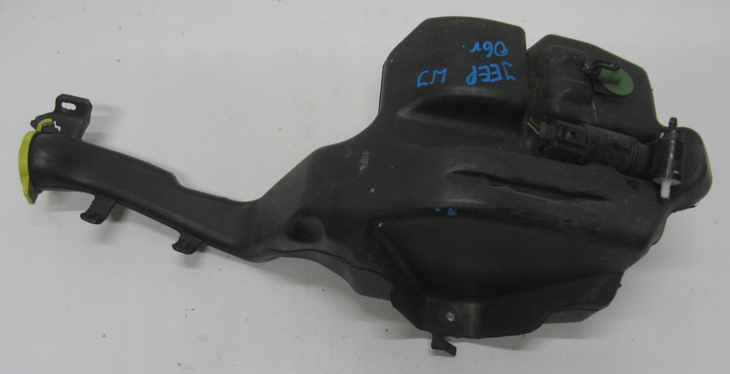 JEEP CHEROKEE WK 08R washer fluid tank