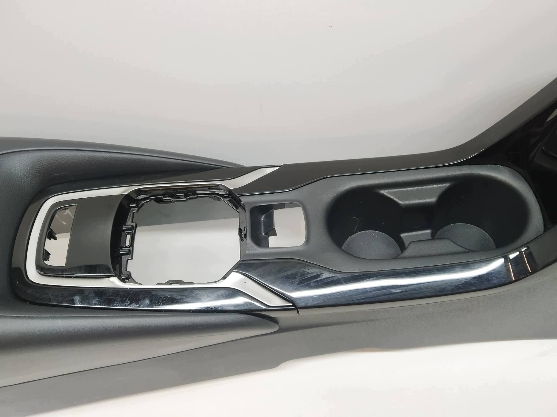 tunnel central armrest below INDUKCJE Toyota Corolla XII (2018-) E21