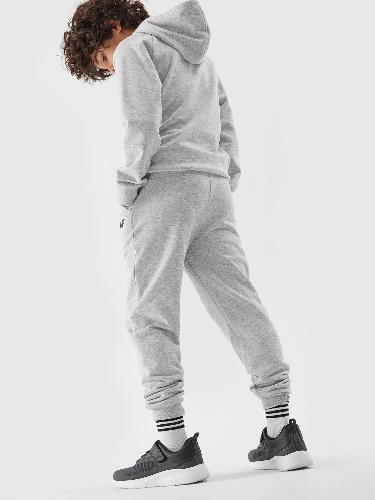 SPODNIE CHŁOPIĘCE 4F DRESOWE SPORTOWE DRESY DZIECIĘCE NA CO DZIEŃ 158 Rozmiar (new) 158 (153 - 158 cm)