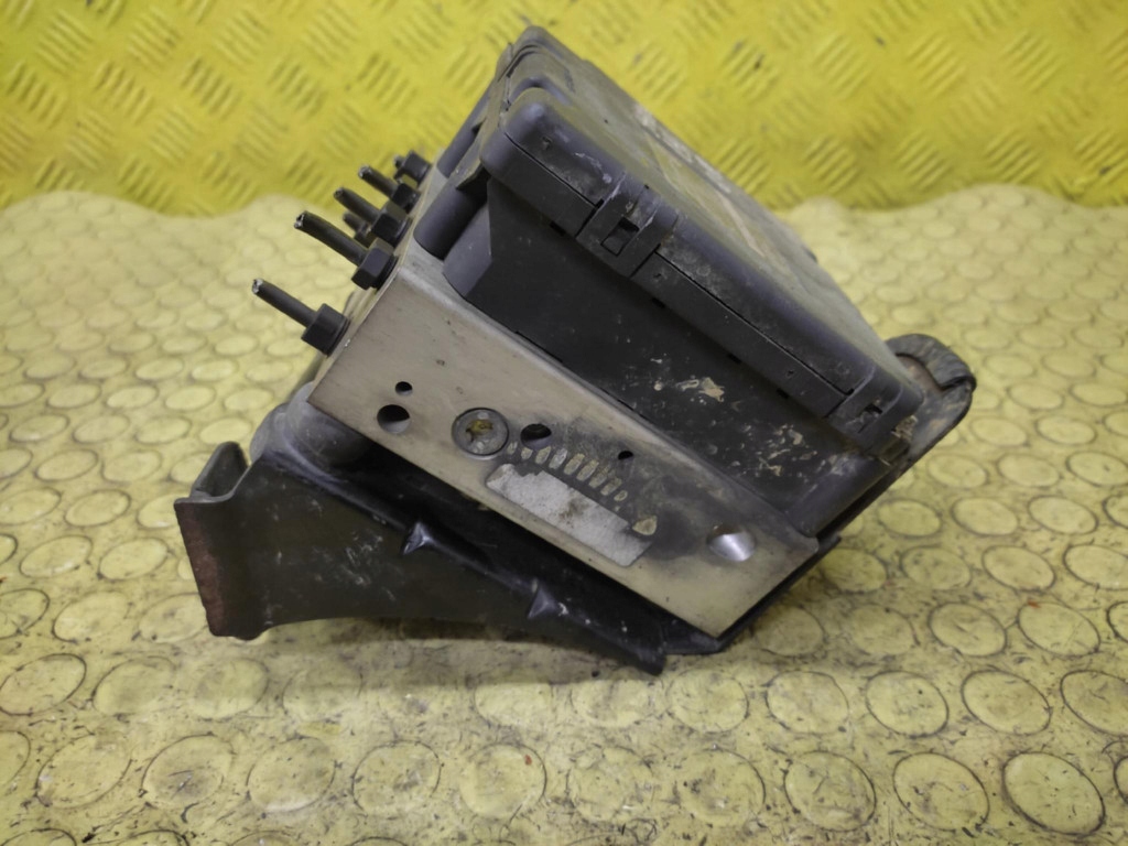 VW SHARAN a 1.9 D pumpa ABS 7M3614111