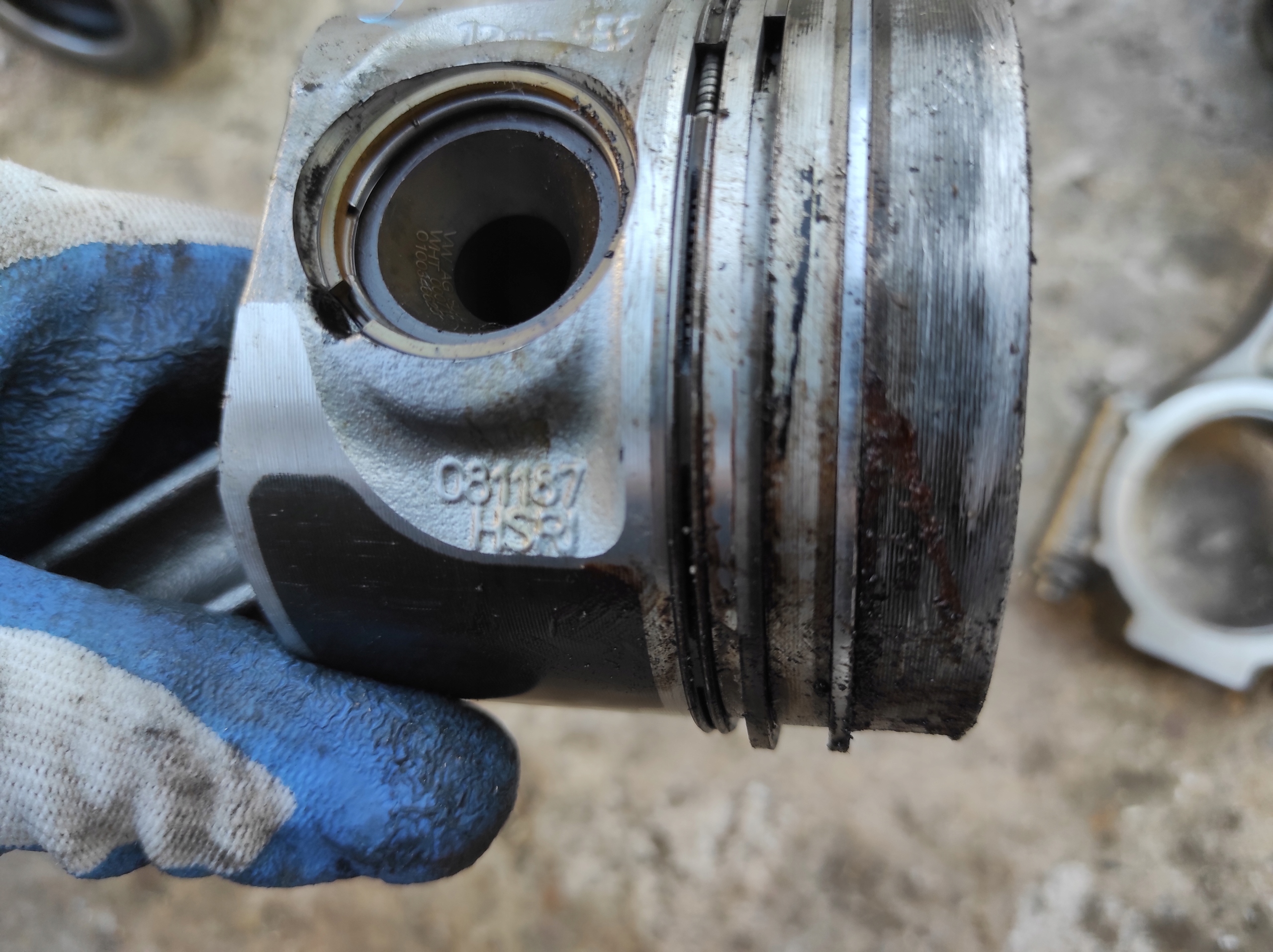 VOLKSWAGEN PASSAT B6 piston 081187HSRI