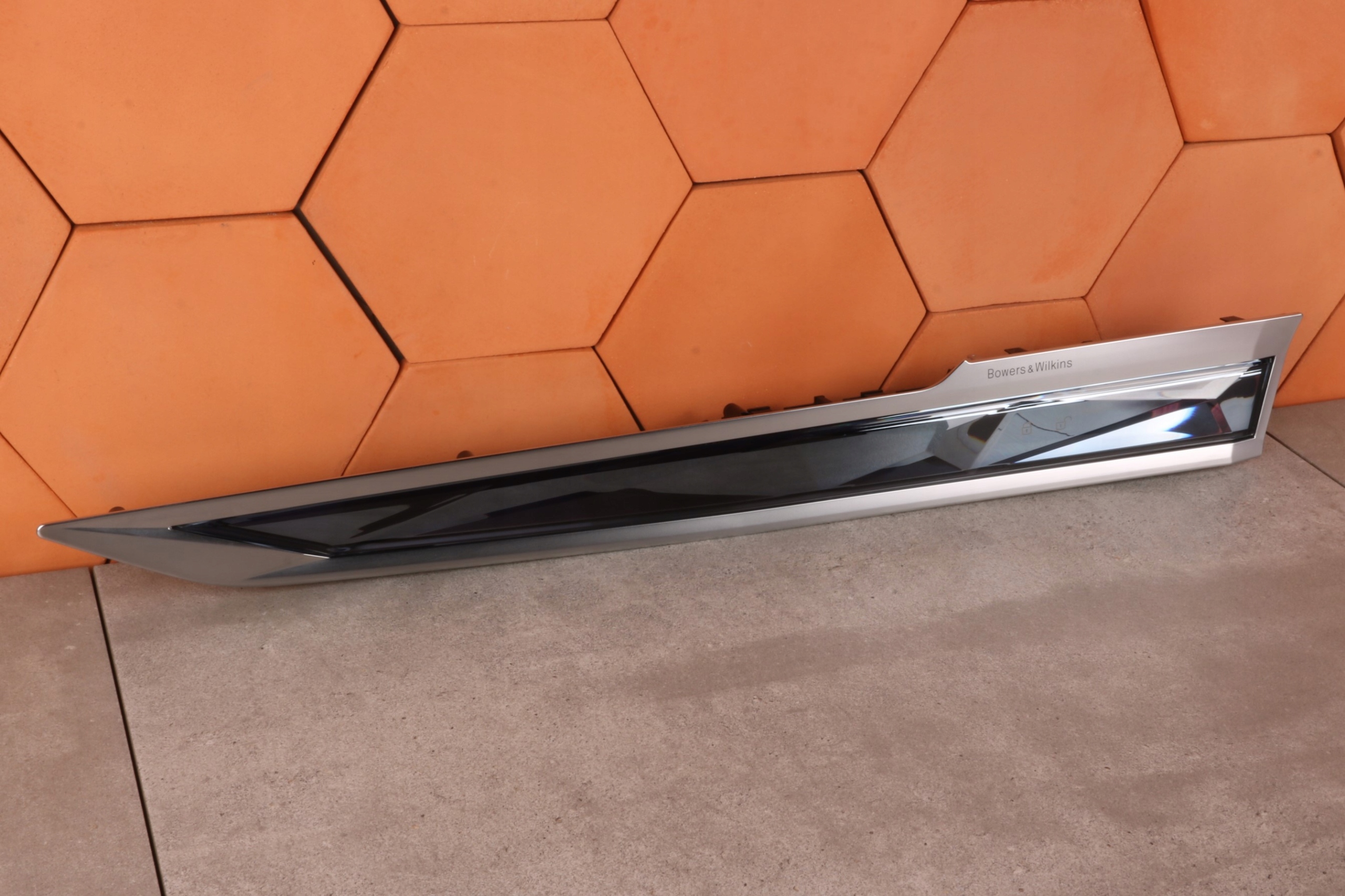 BMW 7 G70 PANEL DOTYKOWY door moulding left front BOWERS SZKLO 5A9BF09