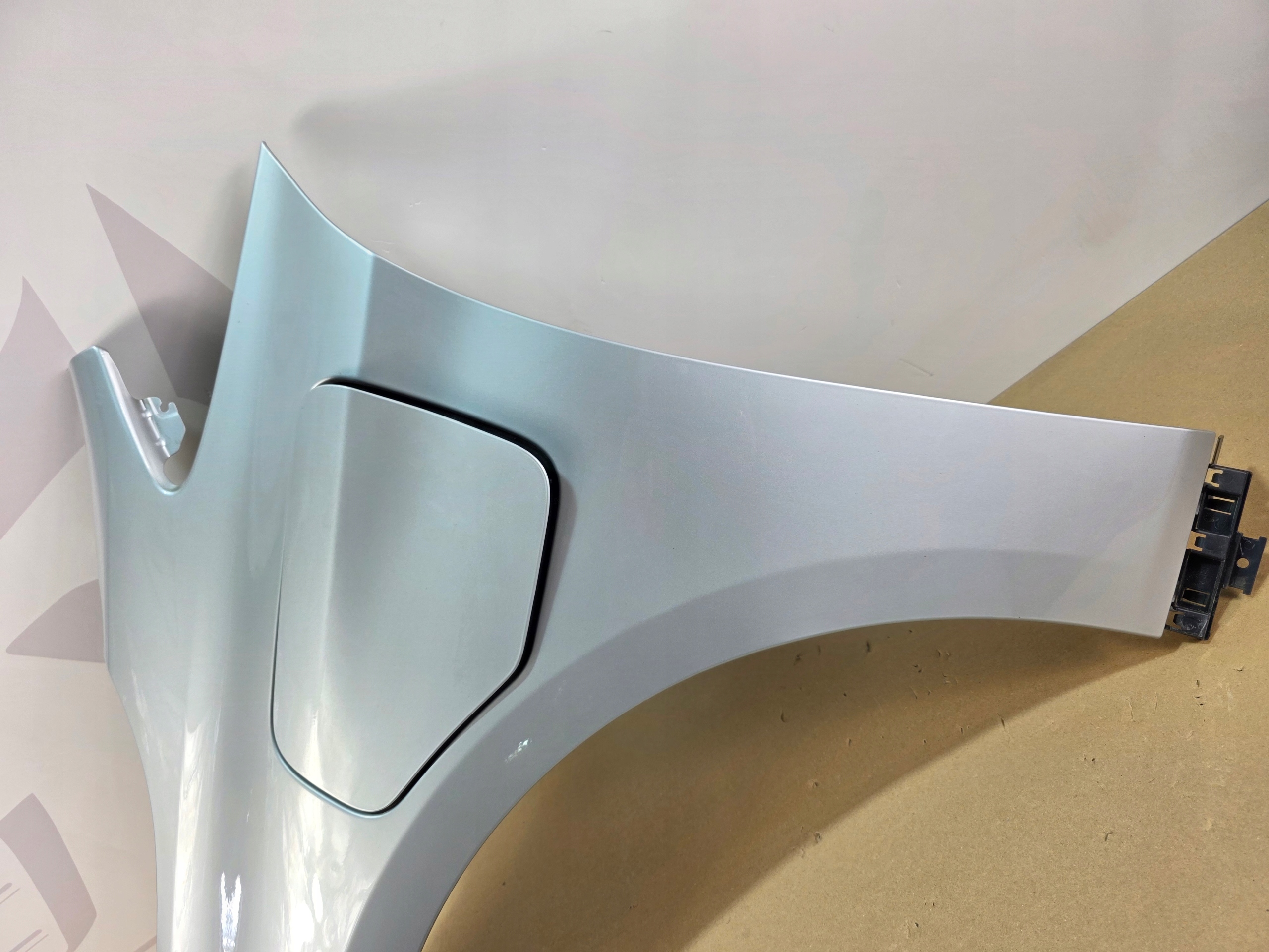 fender left front BMW 2 F45 A83 GLACIER SILBER METALLIC