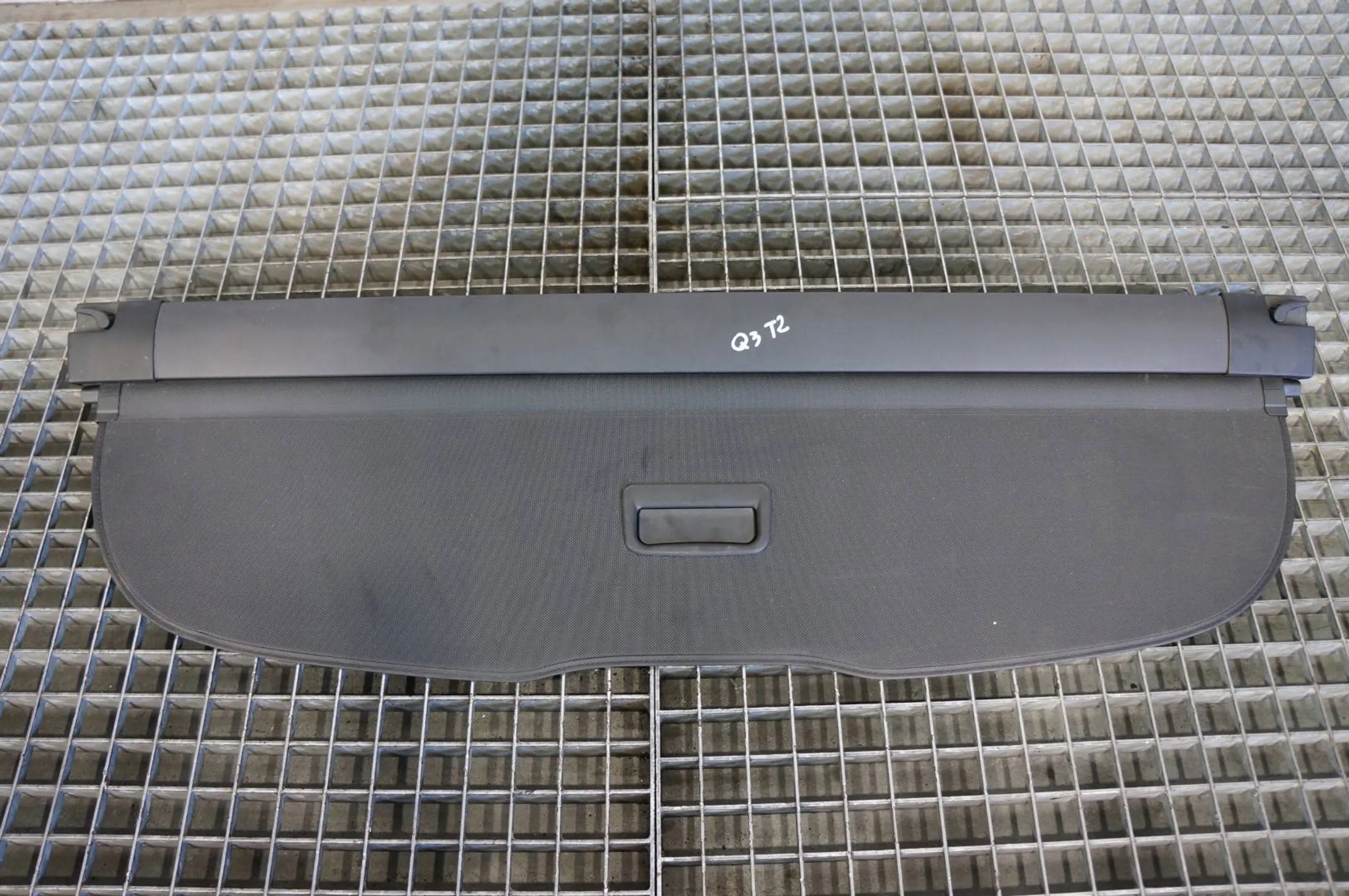 ROLETA BAGAŻNIKA PÓŁKA AUDI Q3 8U LIFT