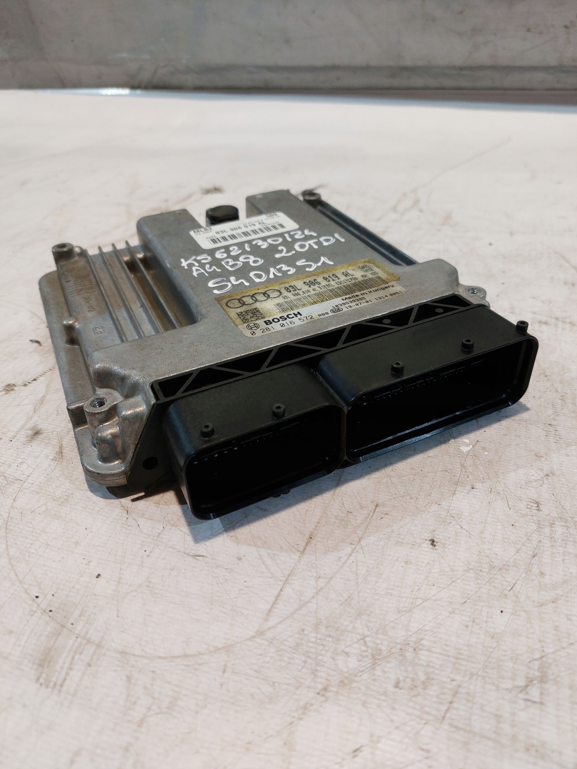 control unit of the engine BOSCH 0 281 016 572 AUDI A4 B8 2.0TDI