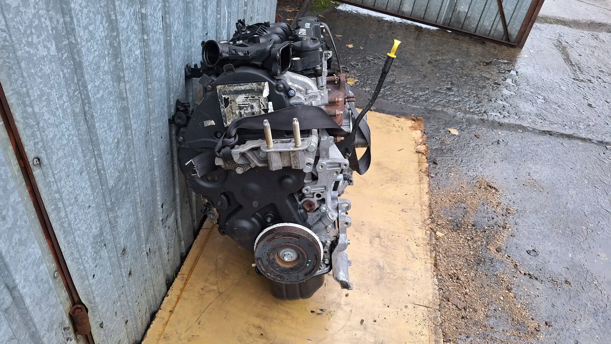 engine FORD FOCUS MK2 1.6 TDCI GBDA unprotected pillar 07