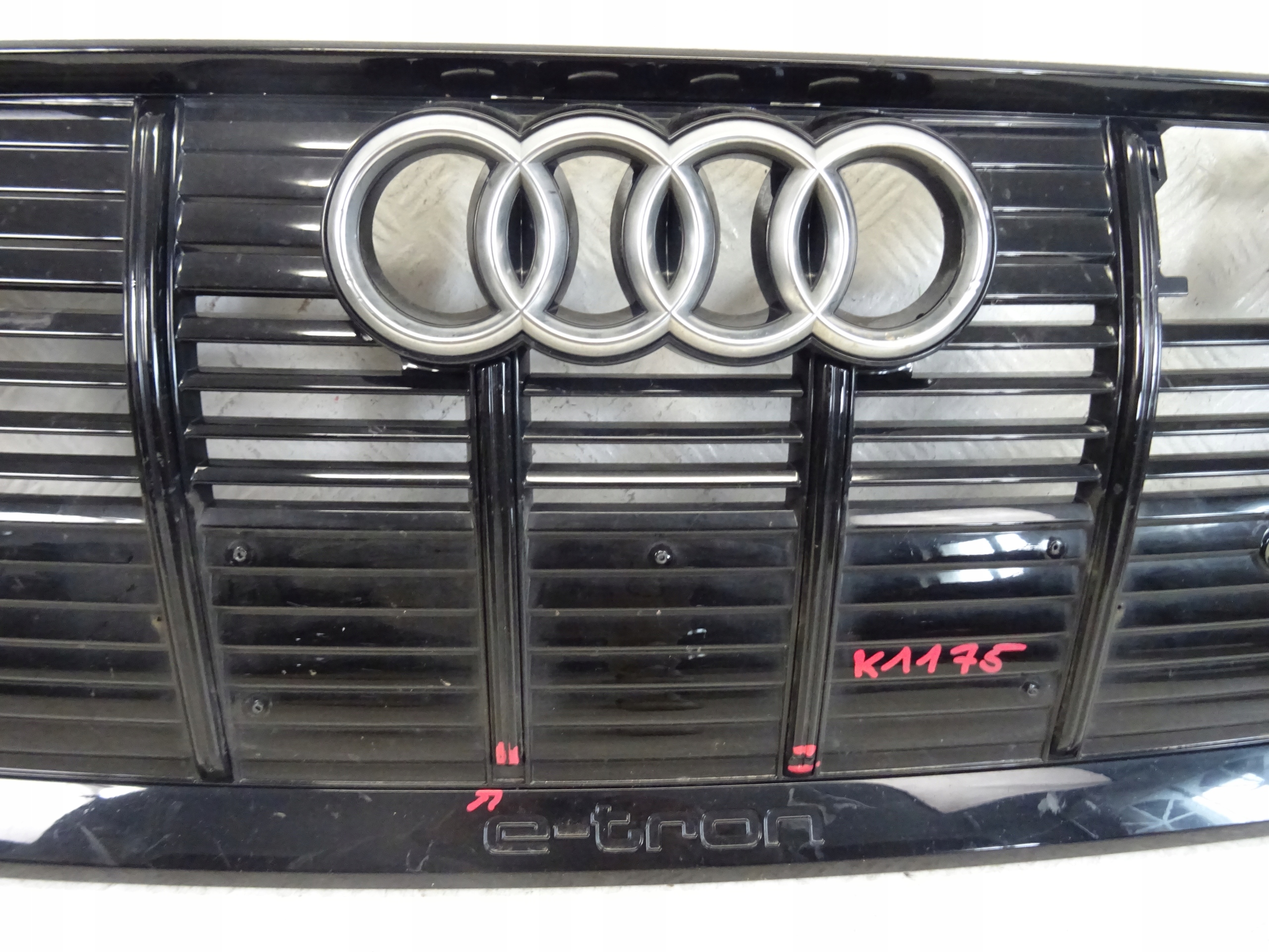 grill grille front front AUDI E-TRON 4KE 4KE853651