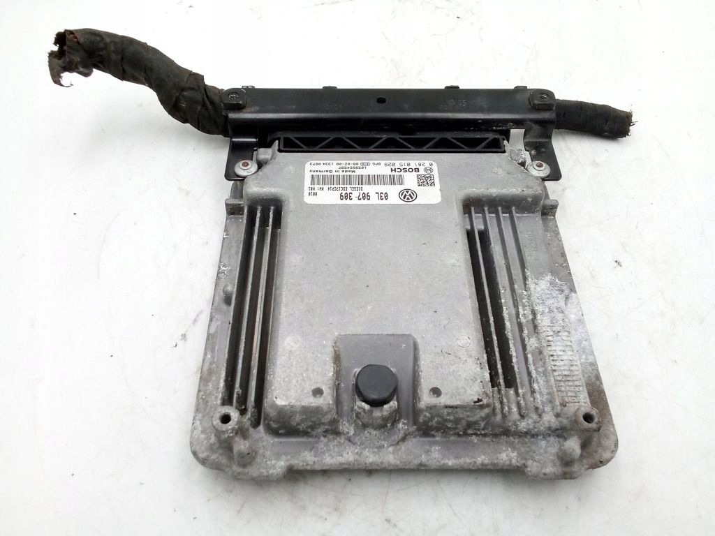 VW Passat B6 computer control unit of the engine ECU 0281015029 + connecting spoiler wtyczki