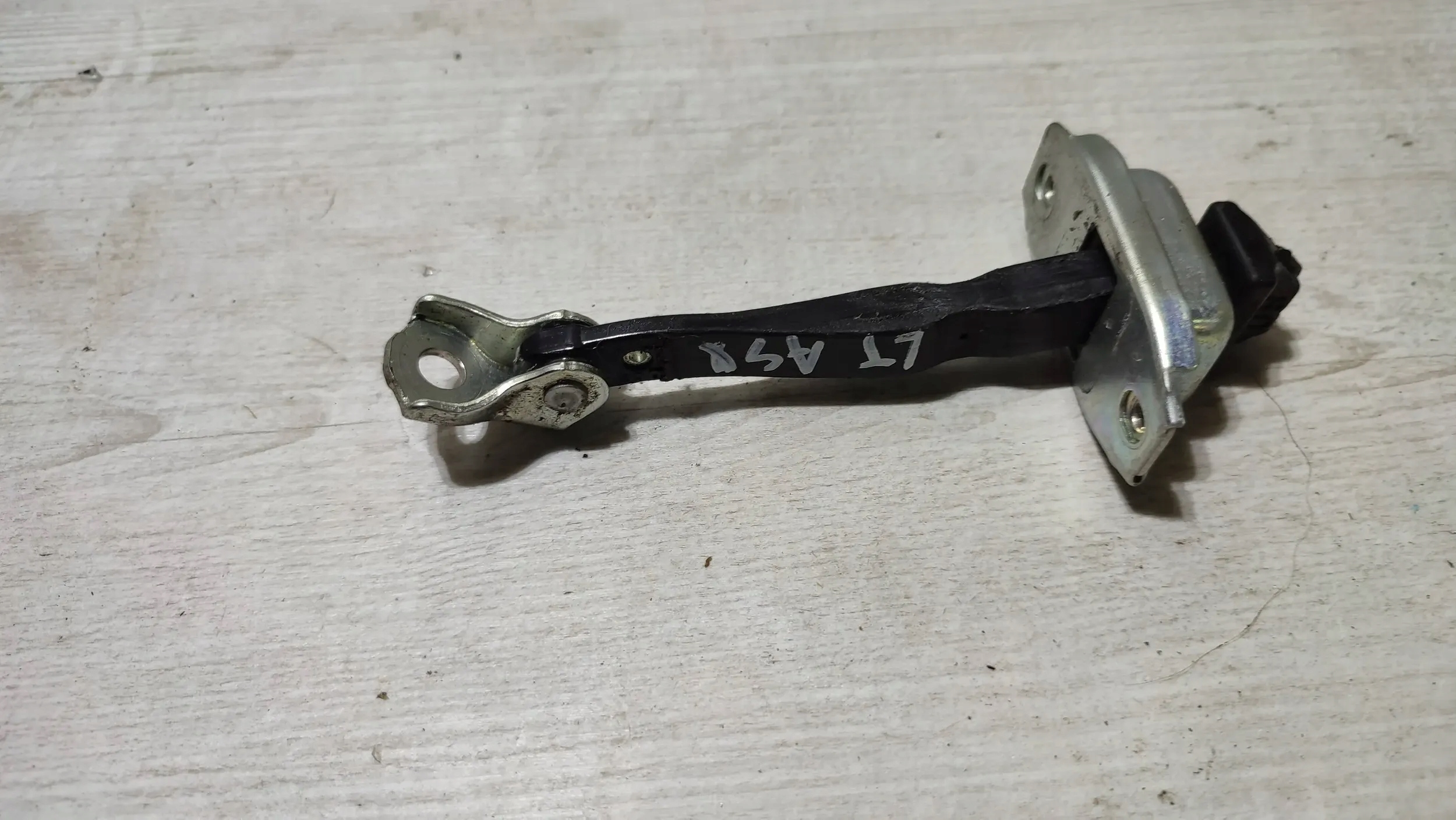 Mitsubishi ASX 18r. 1.6DiD rear part side left limiter