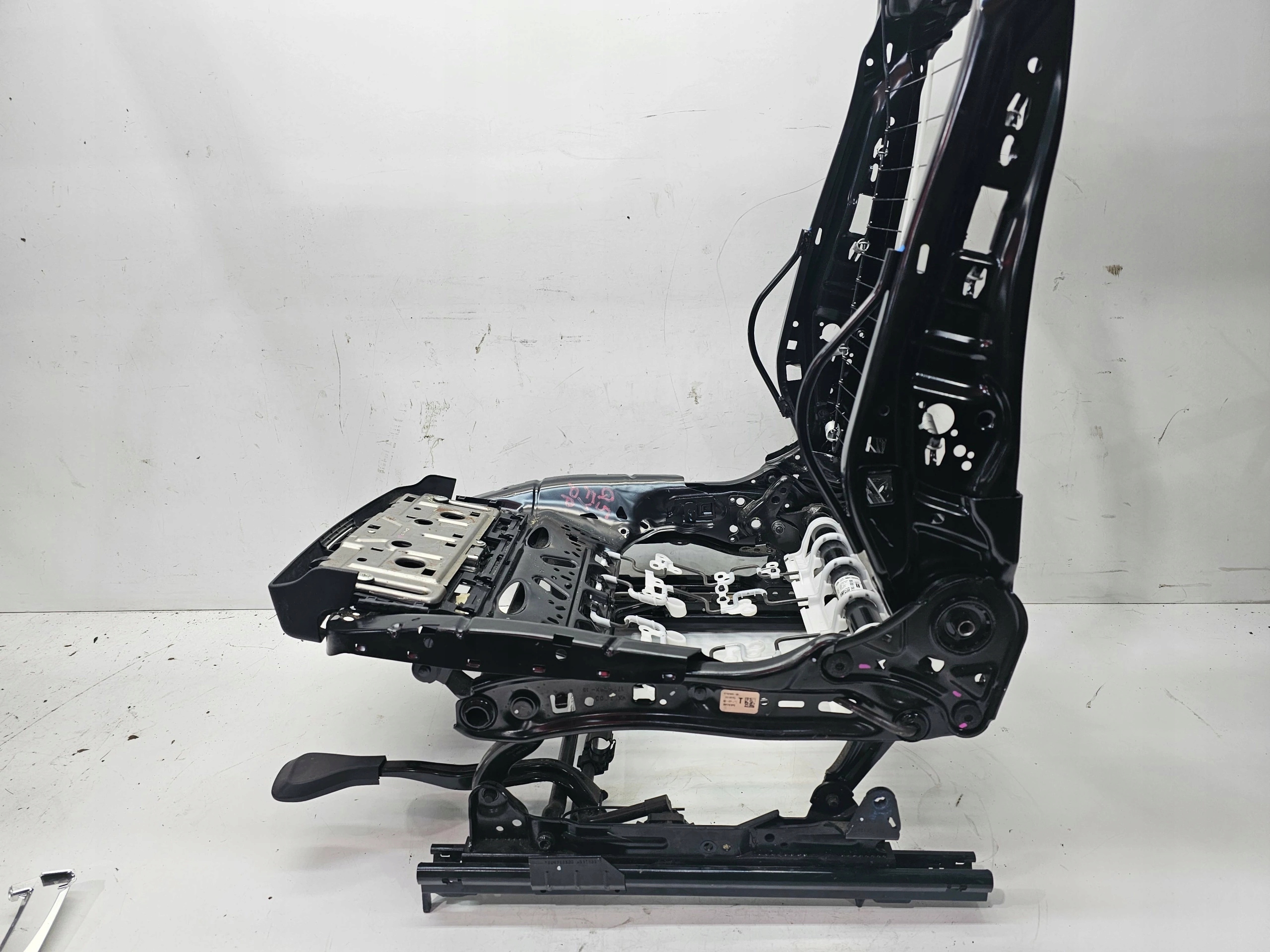 Support Siège Droite AUDI Q5 FY 80A881106B 80A881046