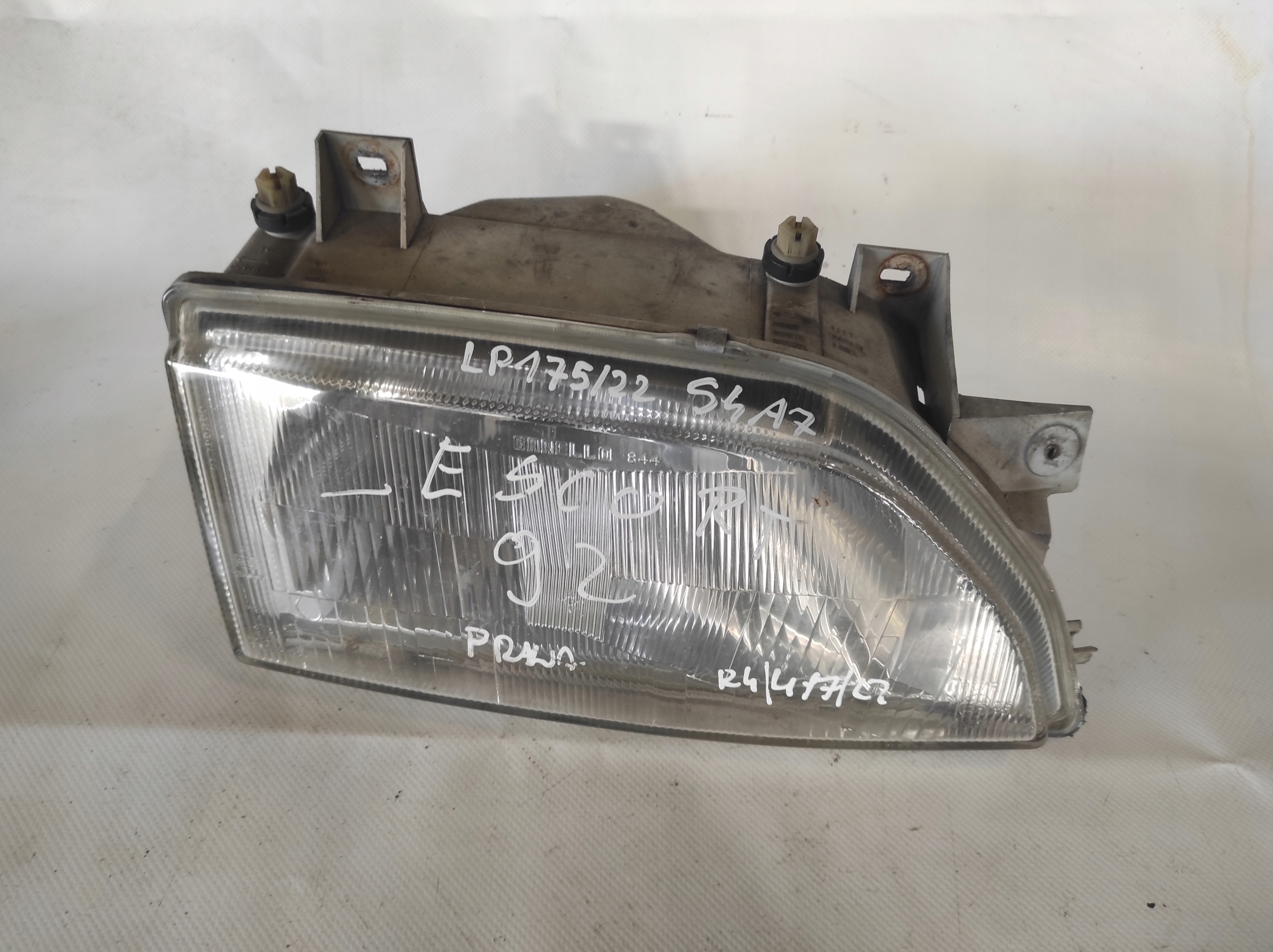 91AG13005C2B REFLEKTOR rechts FORD ESCORT V 92r
