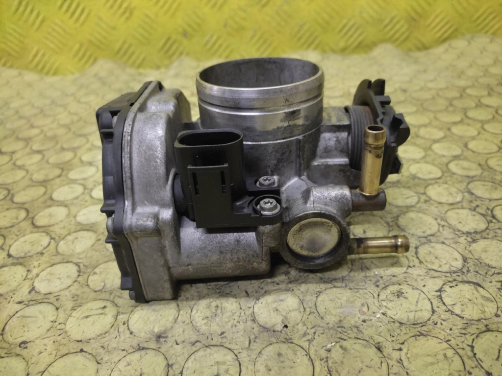 VW BORA 2.0 throttle flap 06A133064H