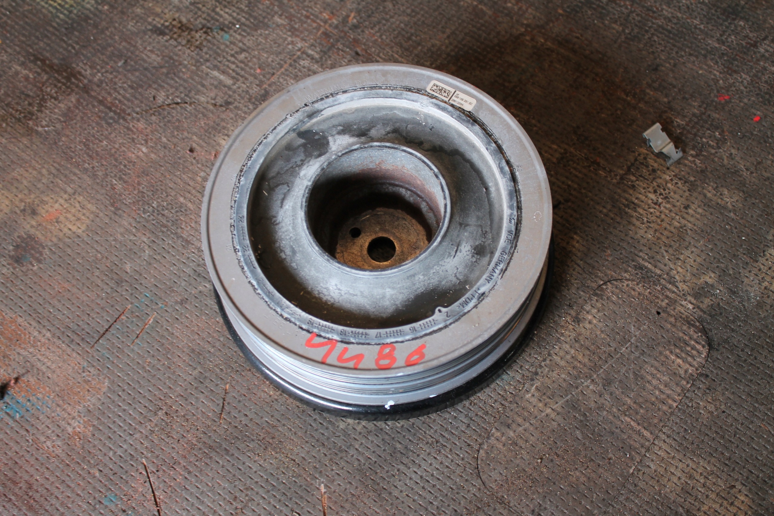 4486. Riemenscheibe VW AUDI 059105251EC