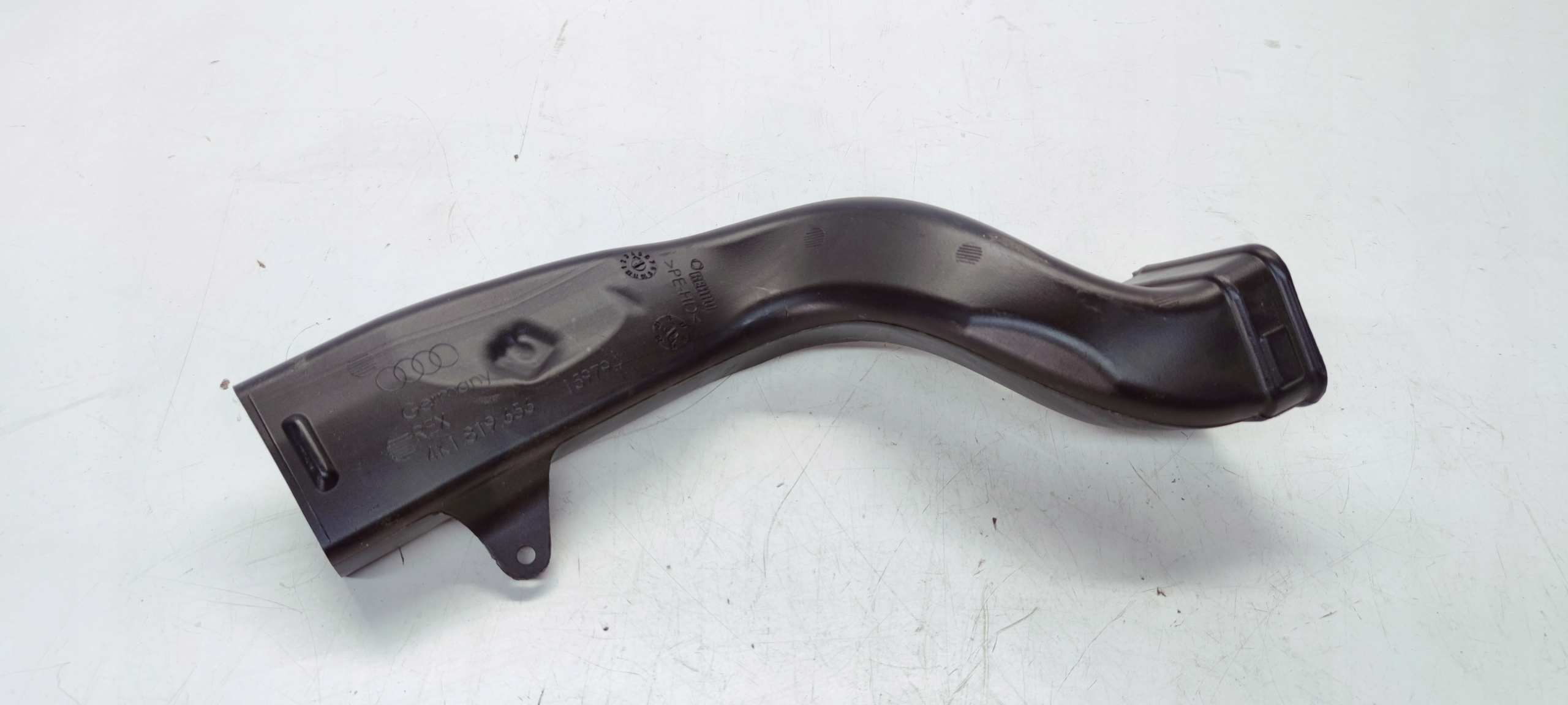 drain POWIETRZNY TUNEL right AUDI A6 C8 4K1819656