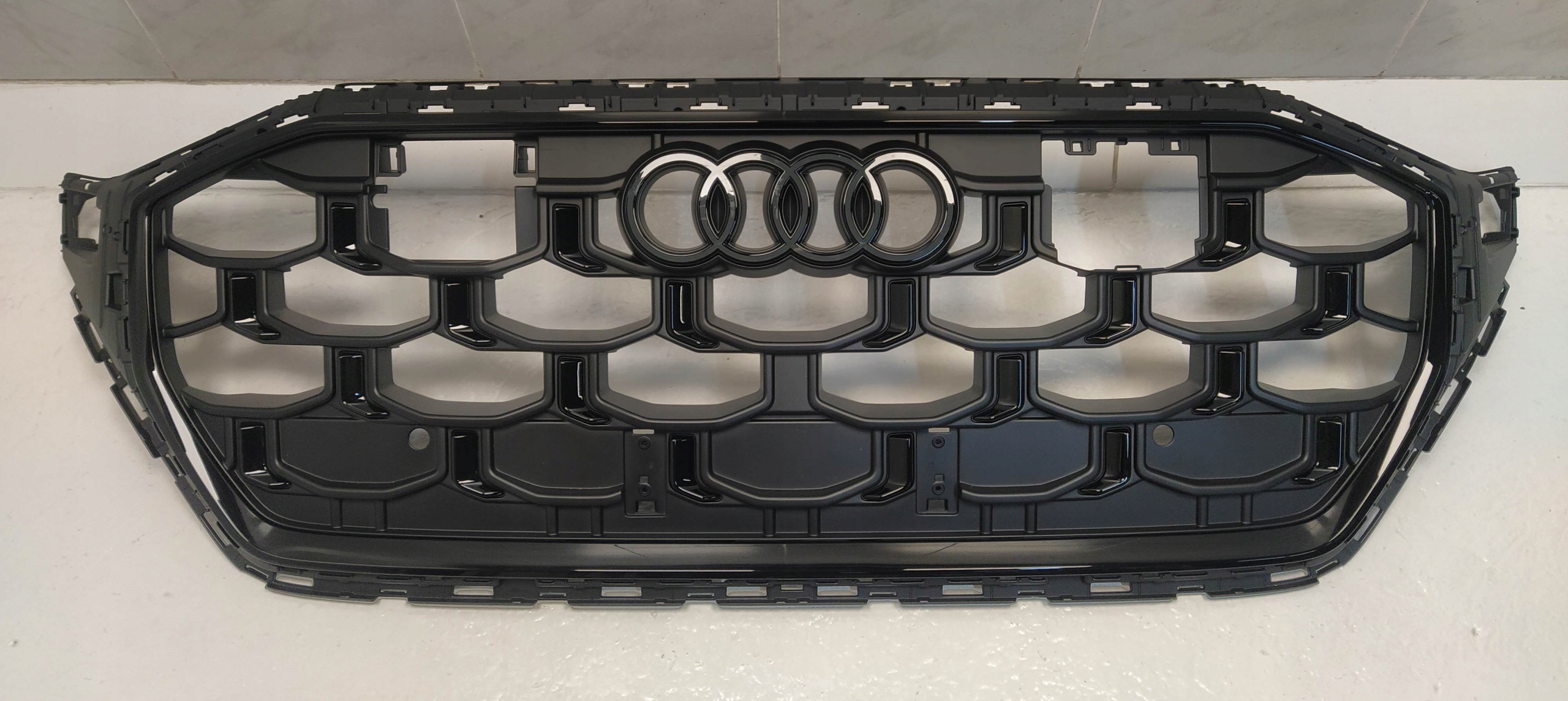 AUDI Q8 S-LINE 2024- GRILL ATRAPA CHŁODNICY Numer katalogowy części 4M8853651BS