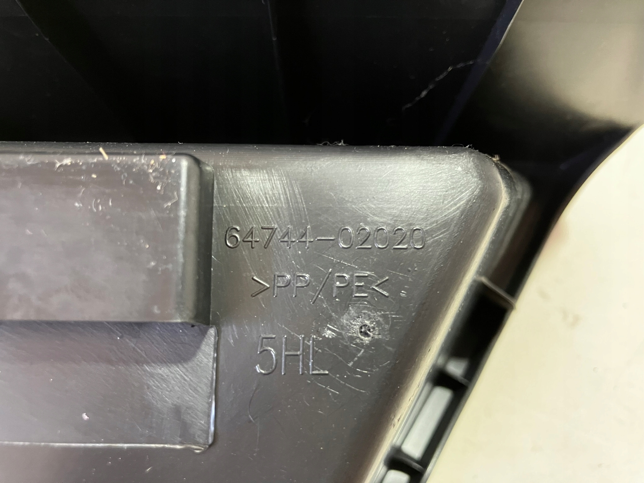 Auris II хэтчбек бардачок багажника левый