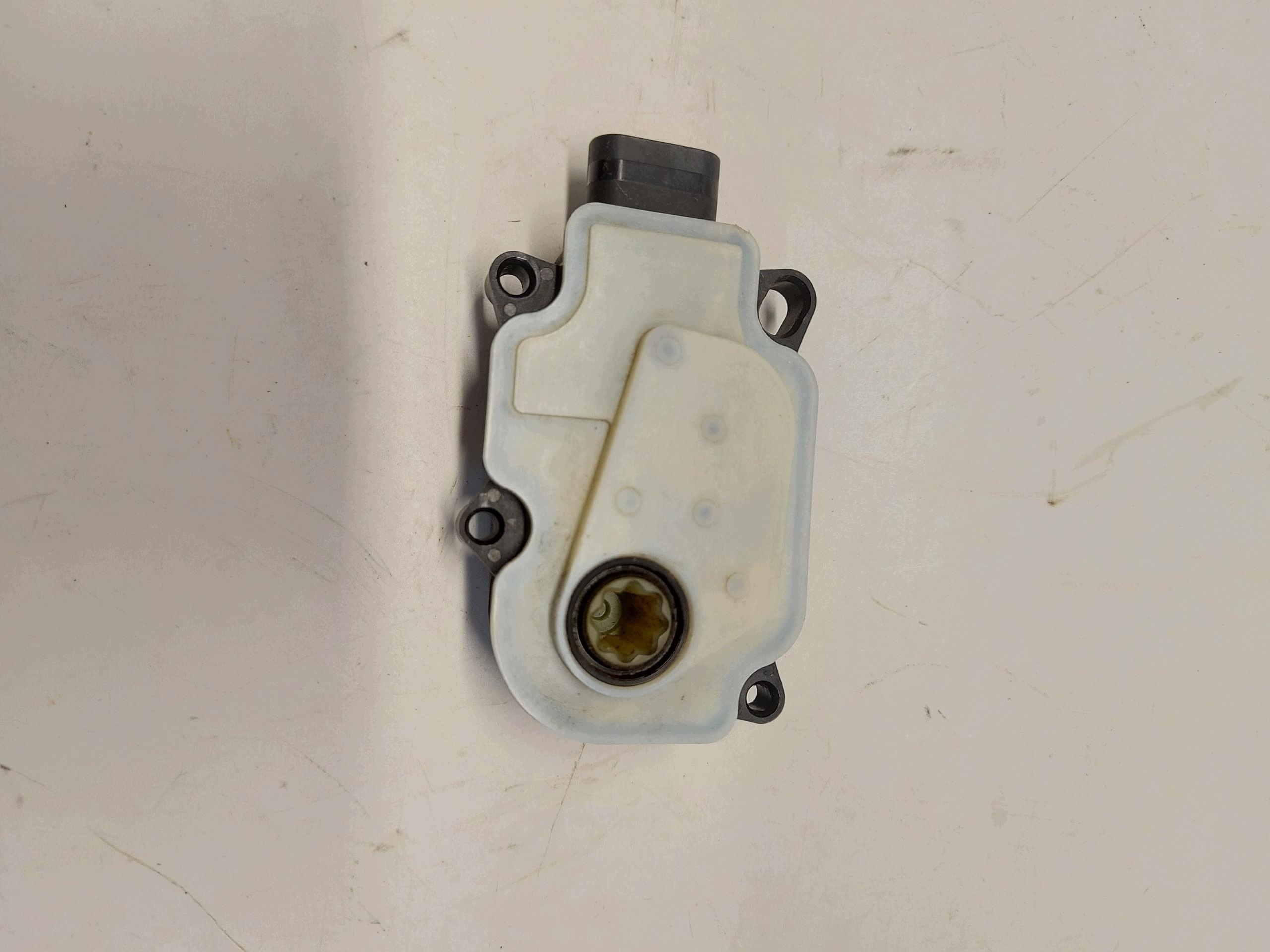 SUBARU Forester V SK LIFT Motor zaluzji T83620B_F_M