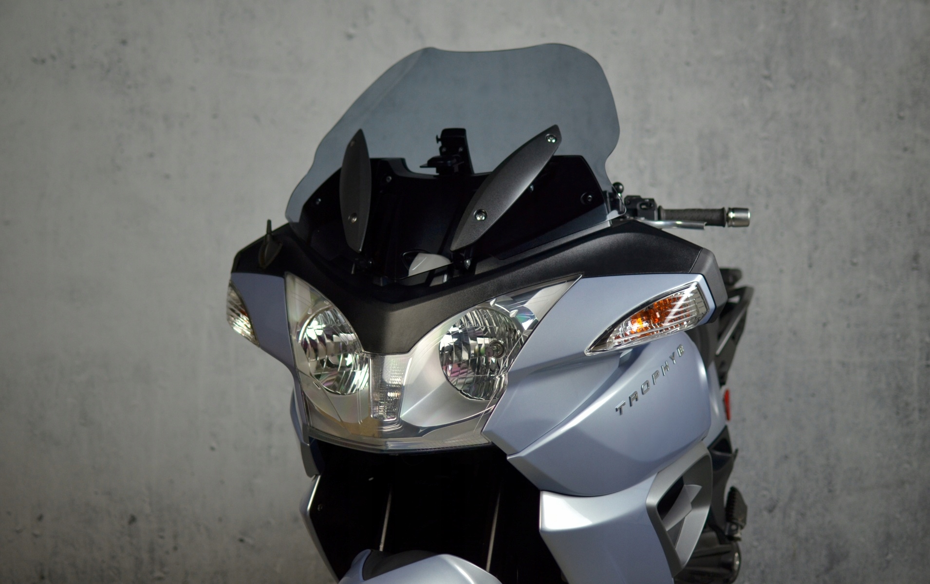 Loster štandardné sklo Triumph Trophy 1200 13-18r.