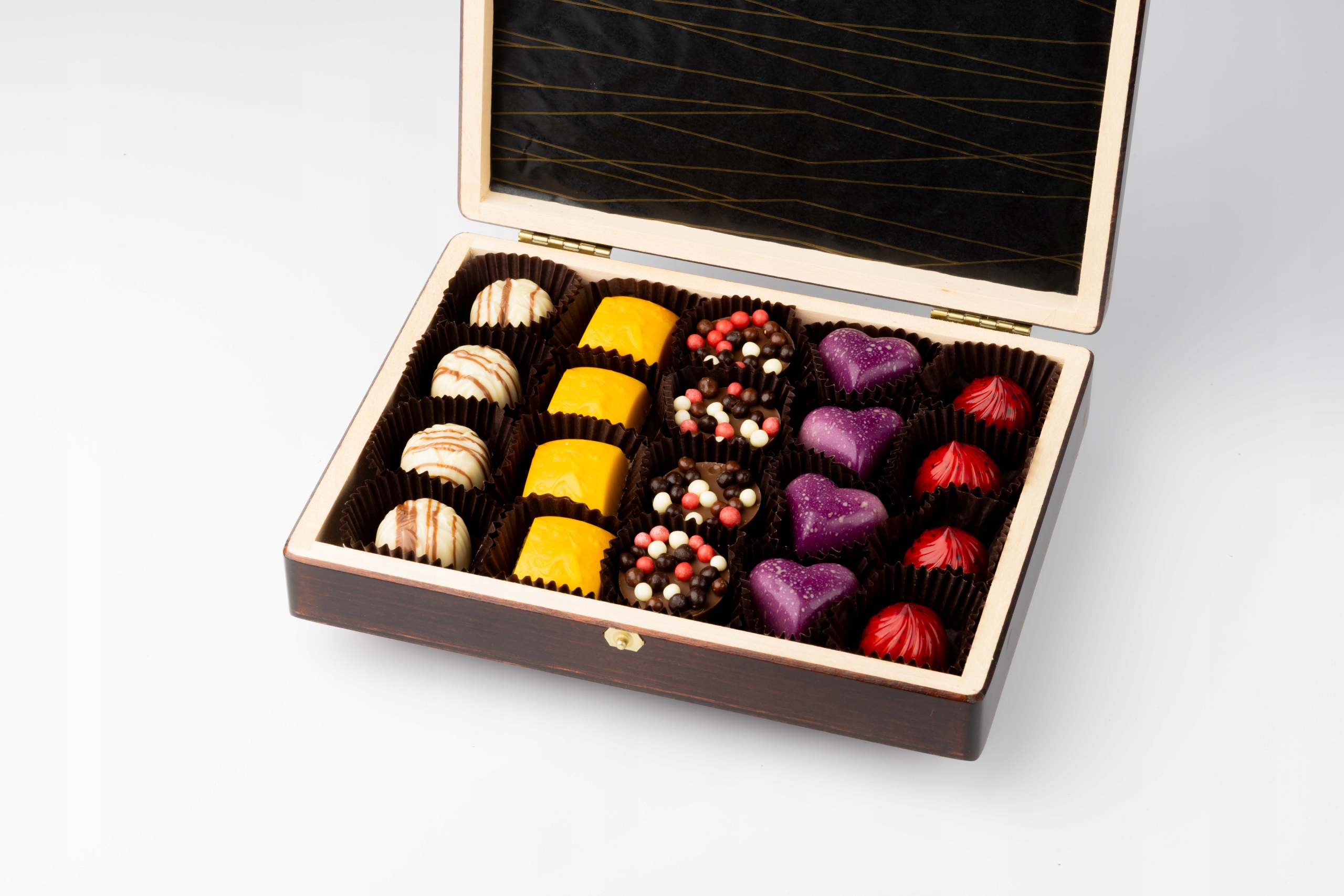 Levně Pralinky v dřevěné krabičce M.Pelczar 200 g 20 kusů