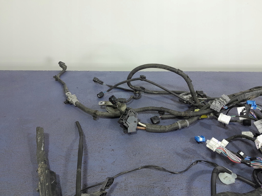 CAMRY VIII XV70 17- 2.5 HYBRID SKRZYNKA BEZPIECZNIKÓW WIĄZKA KOMORY SILNIKA Numer katalogowy części 01