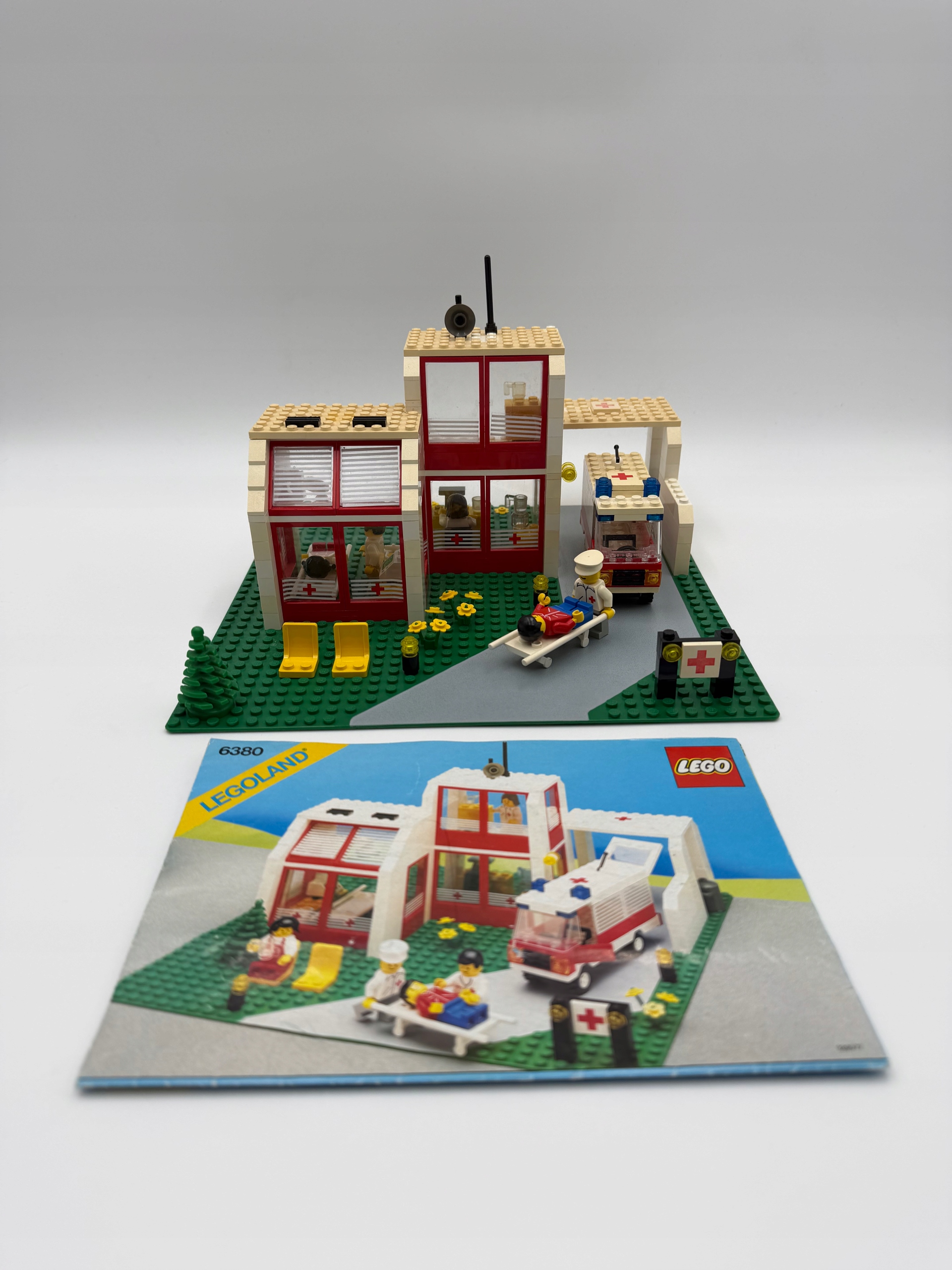 Lego 6380 Town Emergency Treatment Center z instrukcją