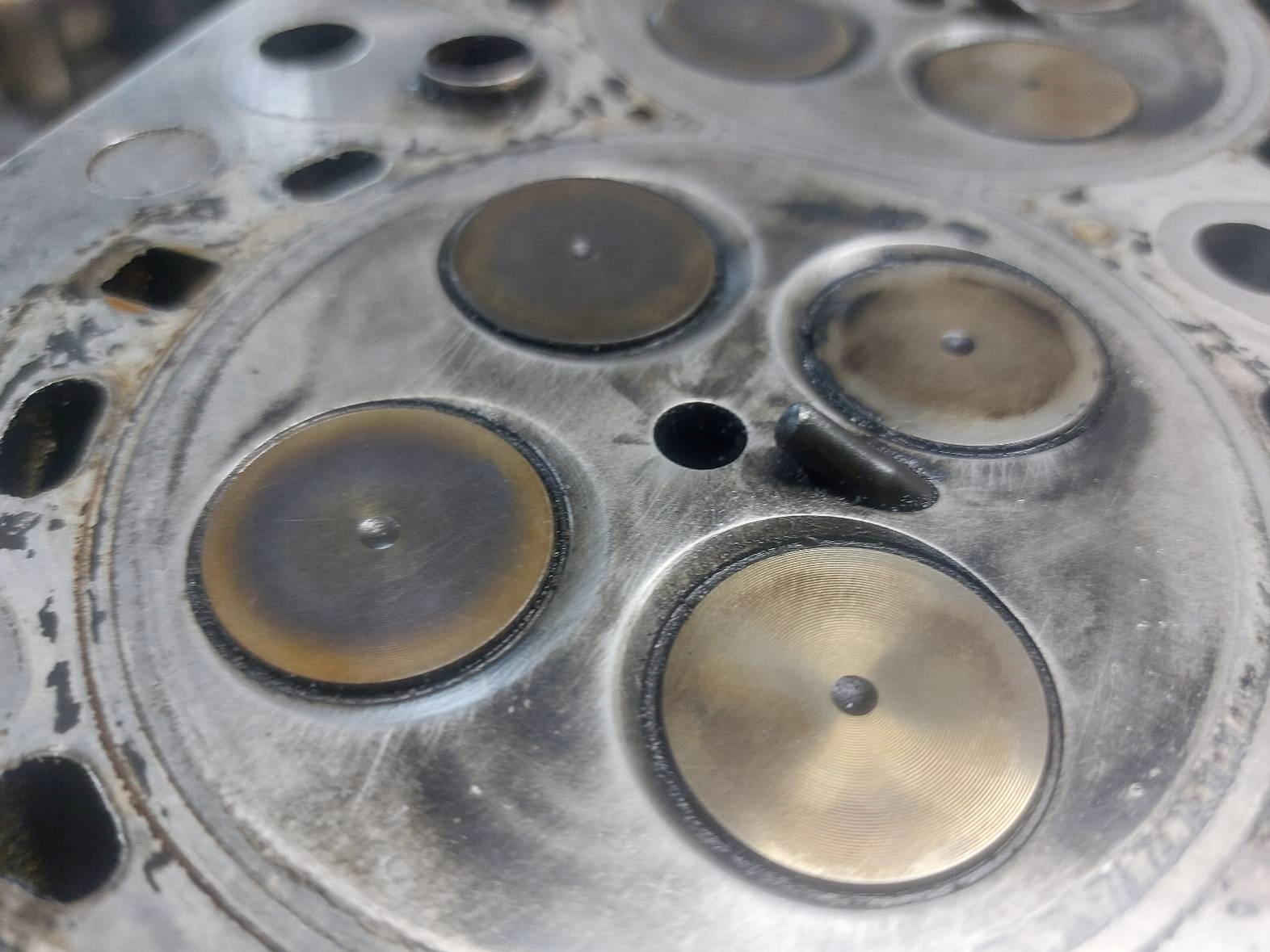 hlava + vačky BMW E39 520D M47 2.0 D 2246601