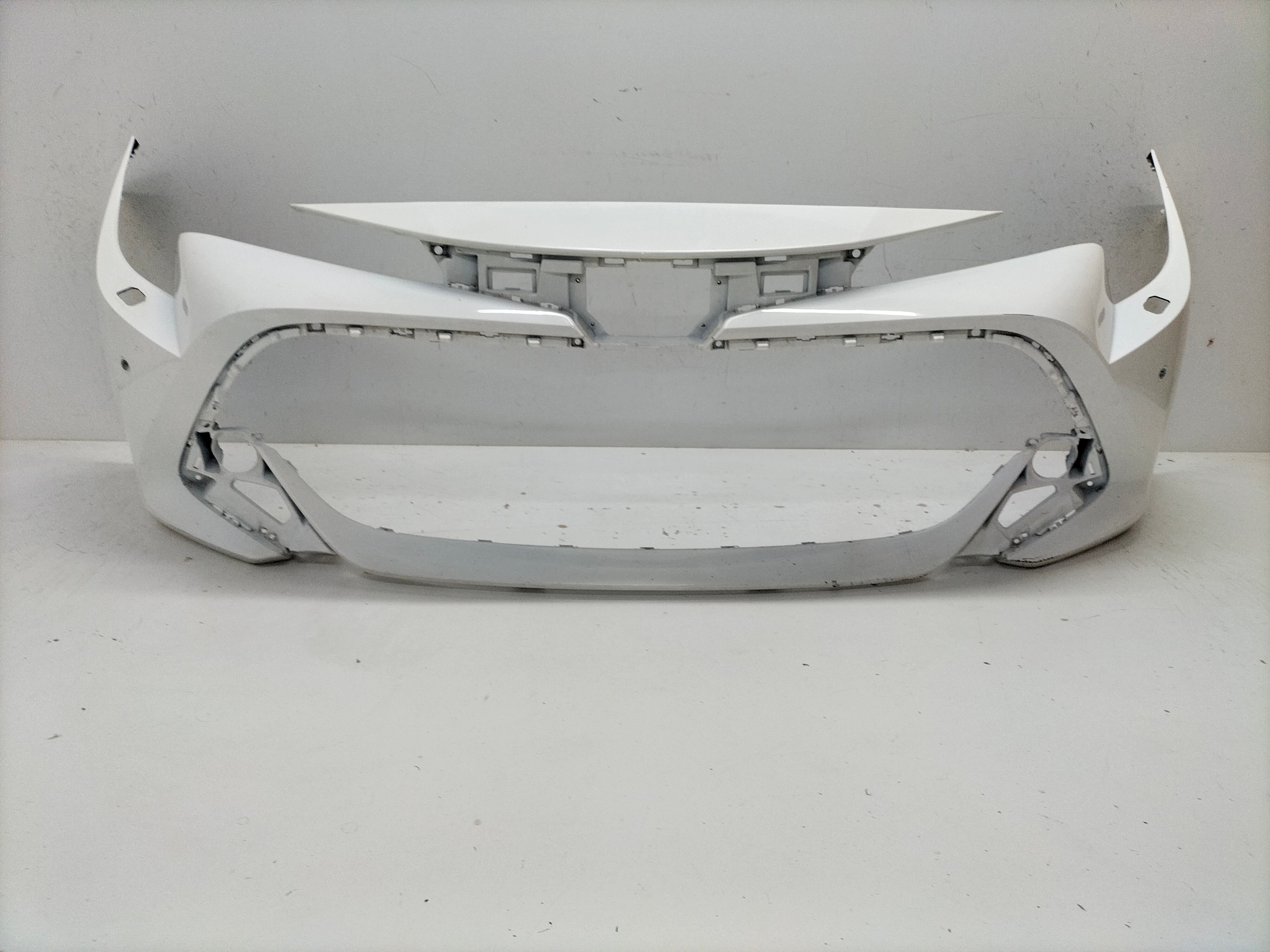 Frontstoßstange vorne TOYOTA COROLLA E21 18-23 HB/KOMBI