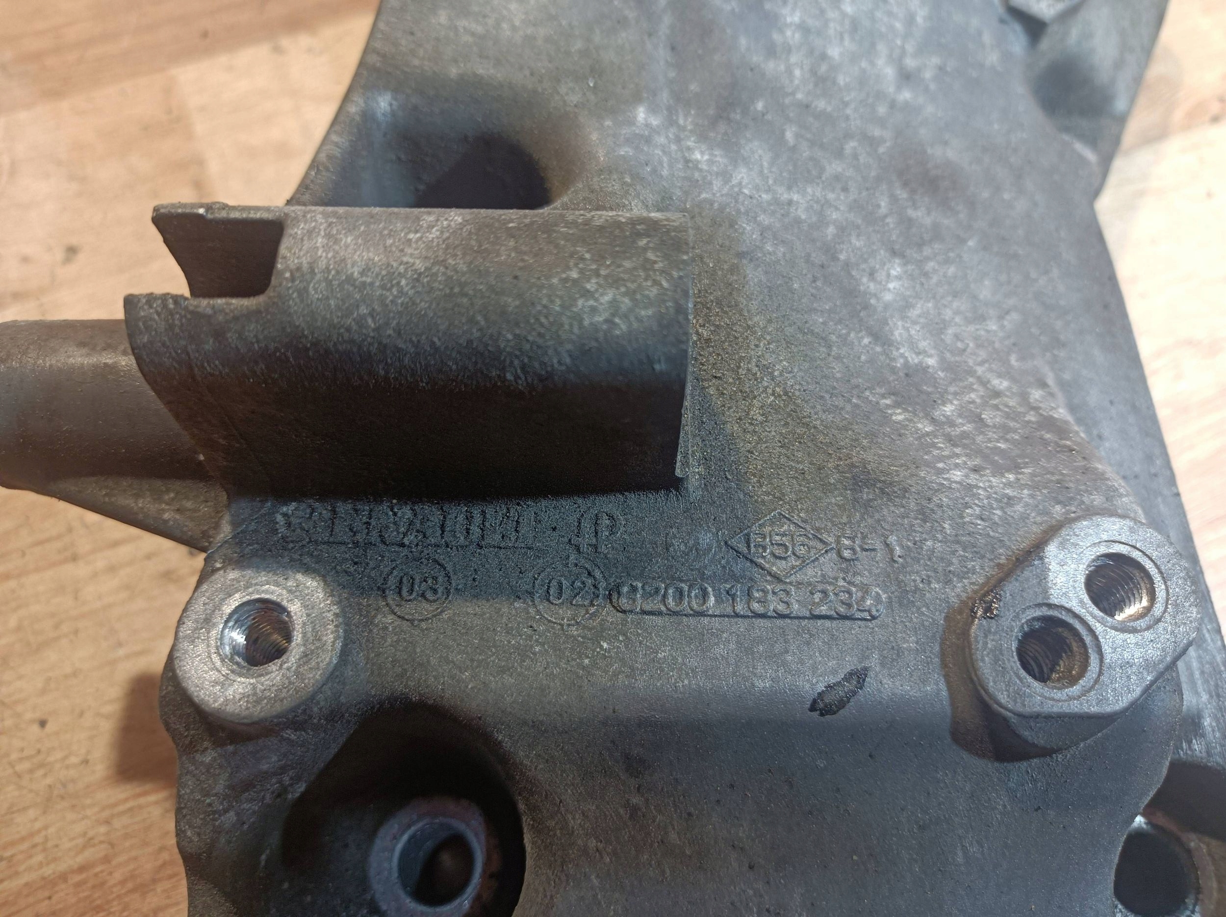 Halter alternatora Renault Laguna II 1.9 DCI 8200183234