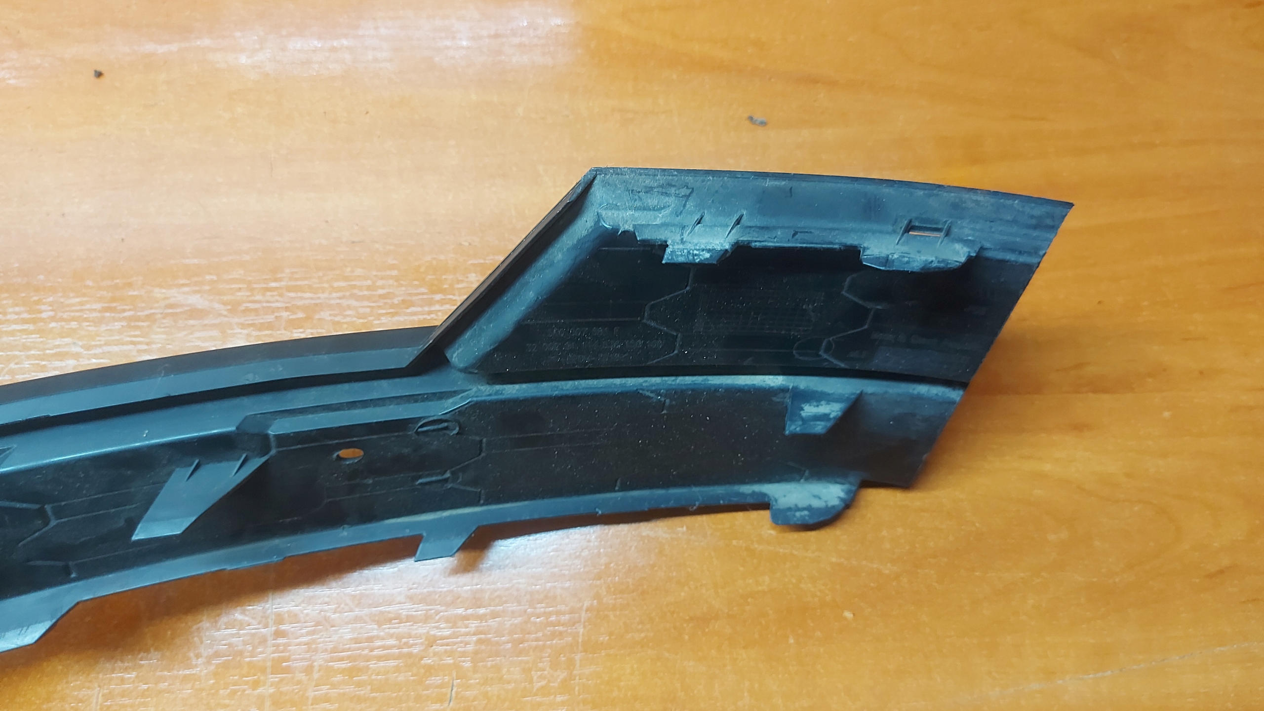spoiler grid of a bumper left left front front SKODA OCTAVIA III 12