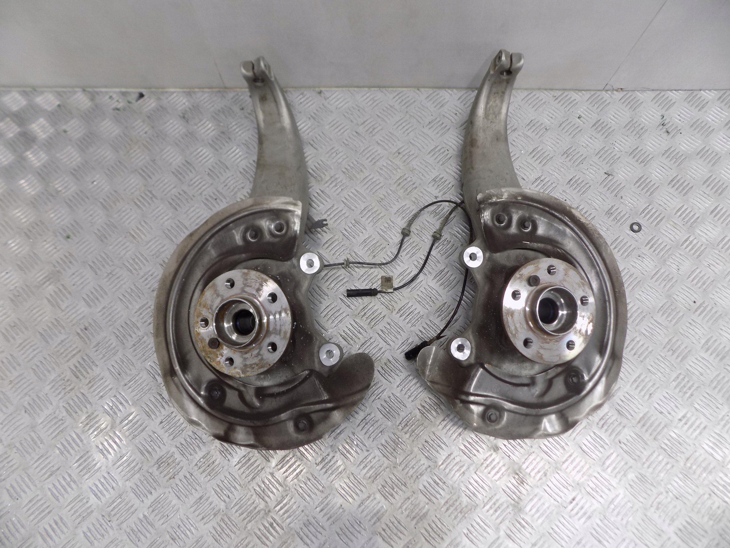 BMW IX I20 otoč předek pravá 6890574