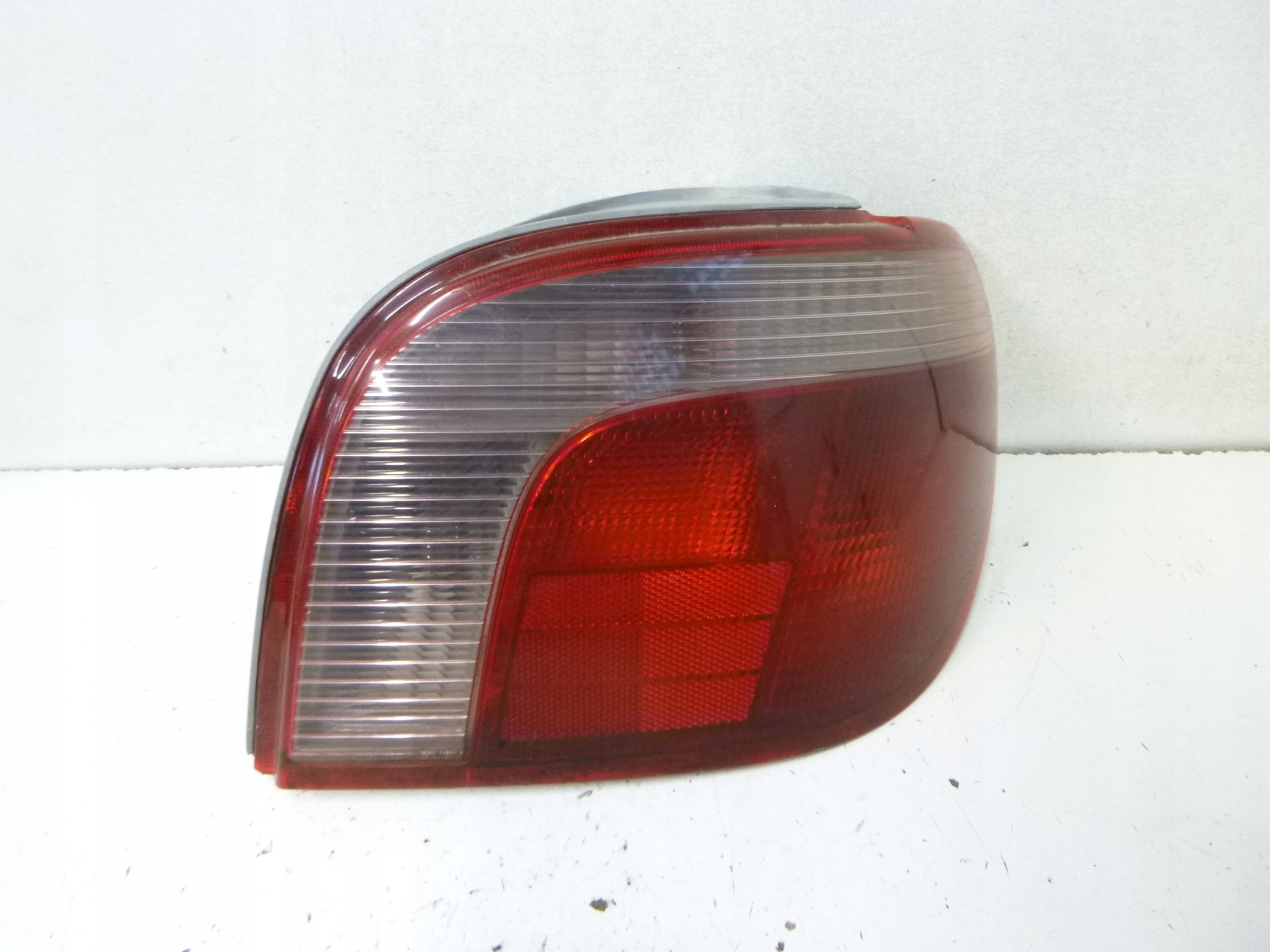 light rear Toyota Yaris 5D 2000