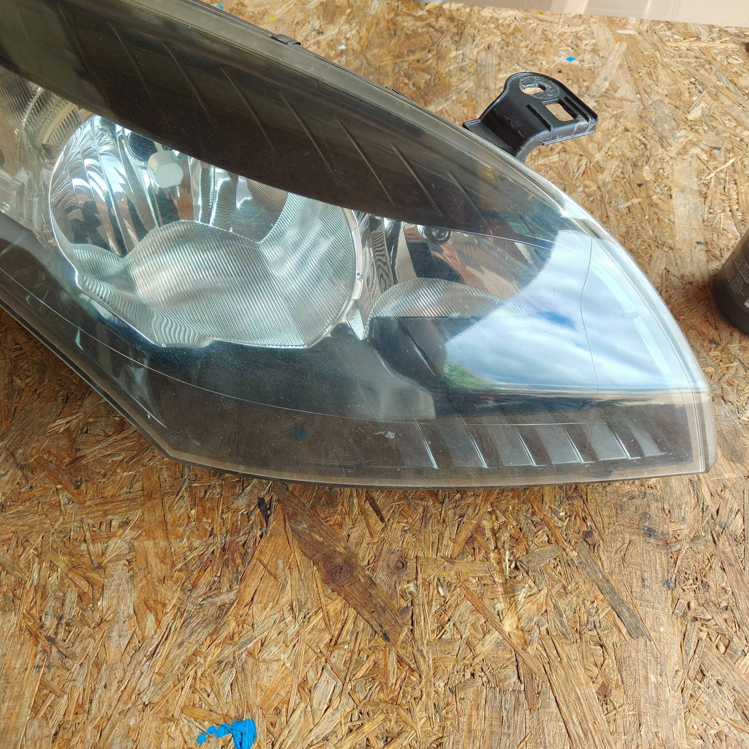 Renault Megane III light right ciemna 260103187R