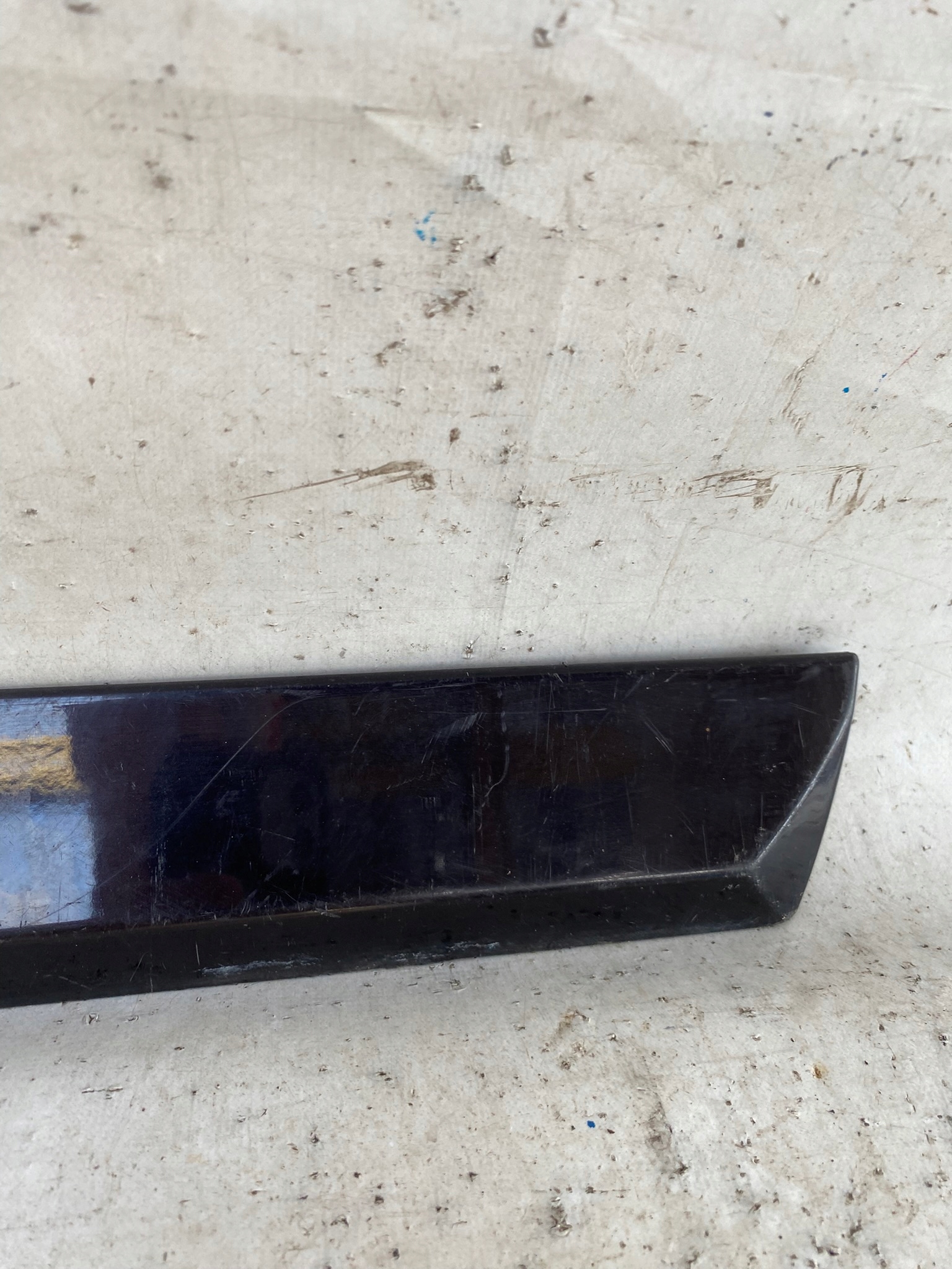 AUDI A4 B7 04- right moulding for door rear part 8E0853970E