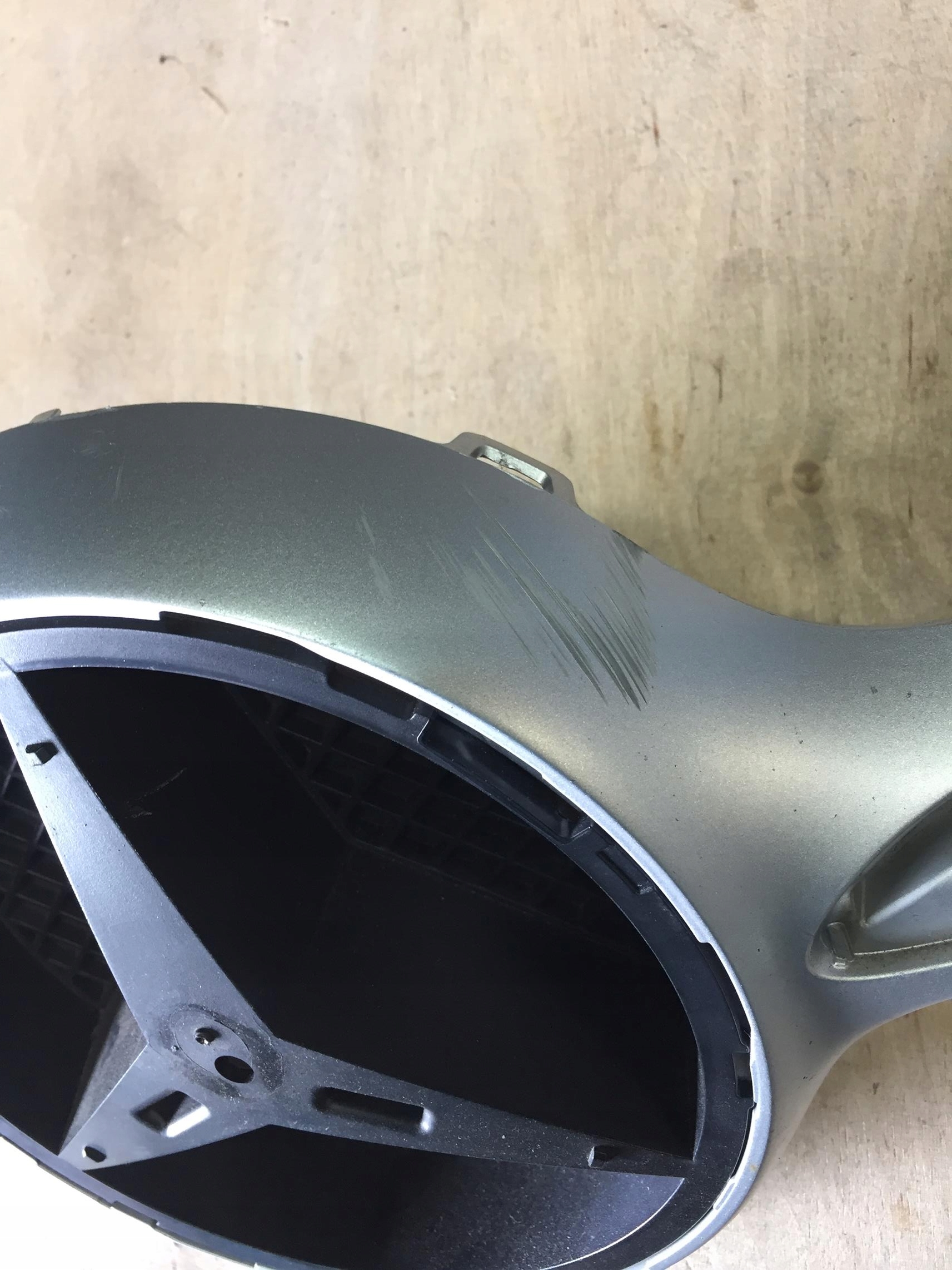 MERCEDES W205 GRILL EMBLEMAT ZDERZAKA PRZÓD a0008880060 Marka Inna