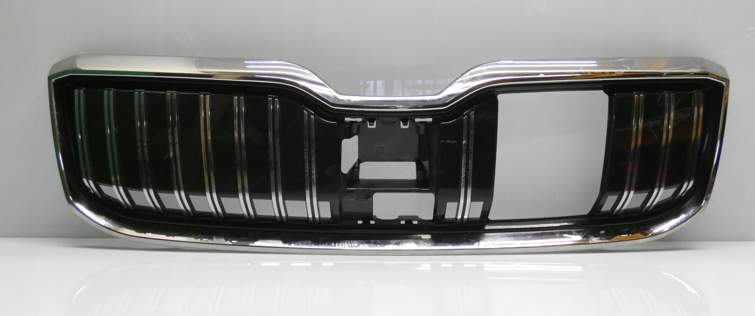 Skoda Superb III 3V Kühlergrill FRONTGRILL Kühlergitter 3V0853653J0 - Thumbnail 1