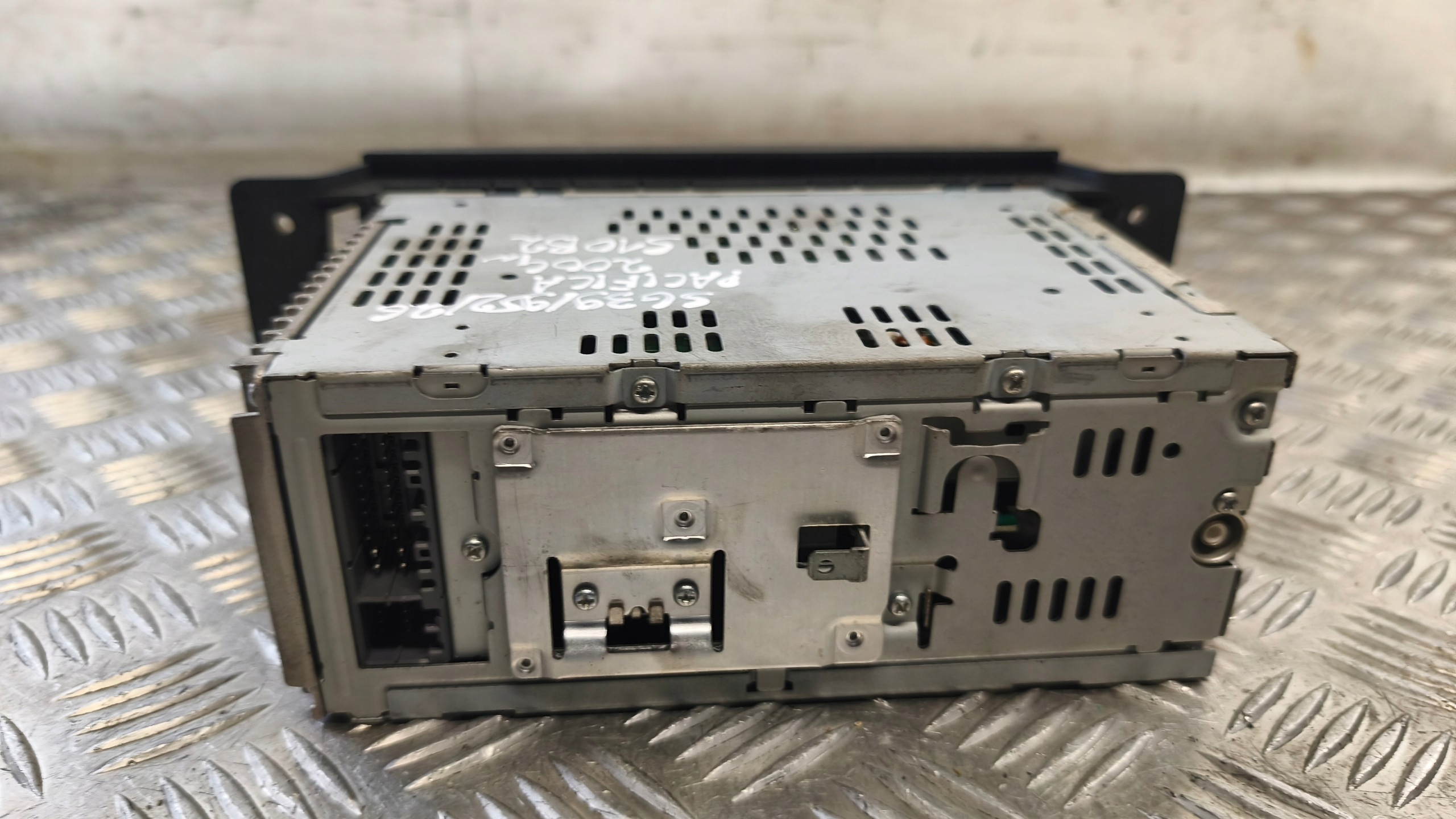 RADIO CHRYSLER PACIFICA 2004r P05094564AE