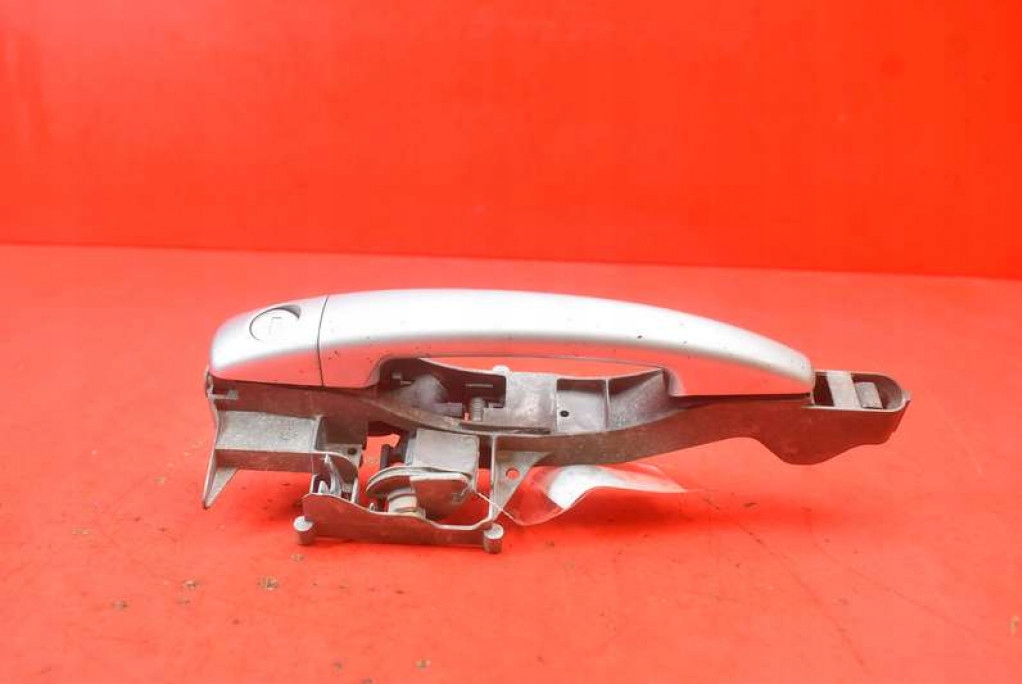 handle left front front SREBRNA 9680168680 PEUGEOT 308 1 and T7 07-11