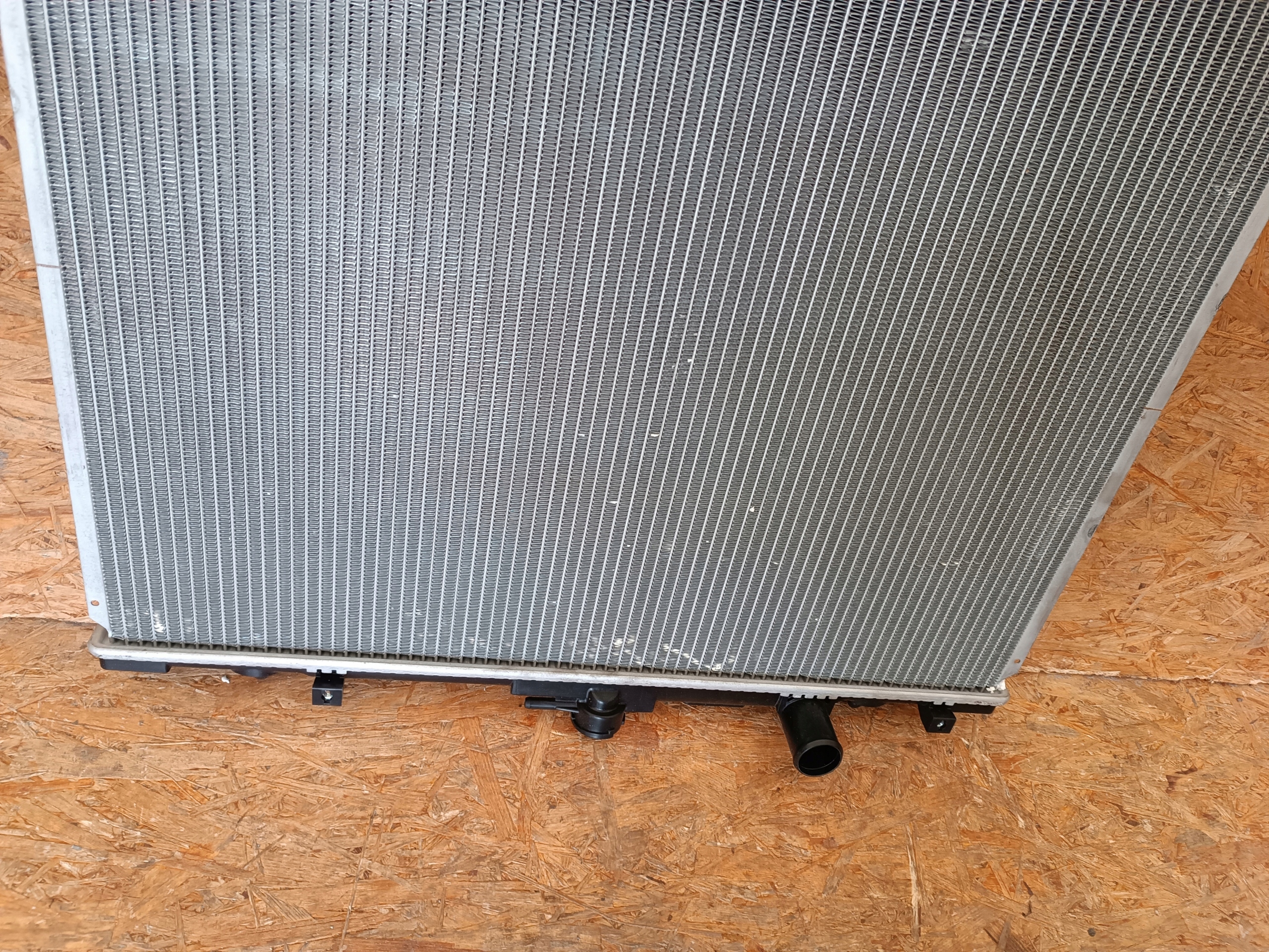 CHŁODNICA WODY MITSUBISHI L200 01- 2.5TD Numer katalogowy oryginału MR127854 MR258647