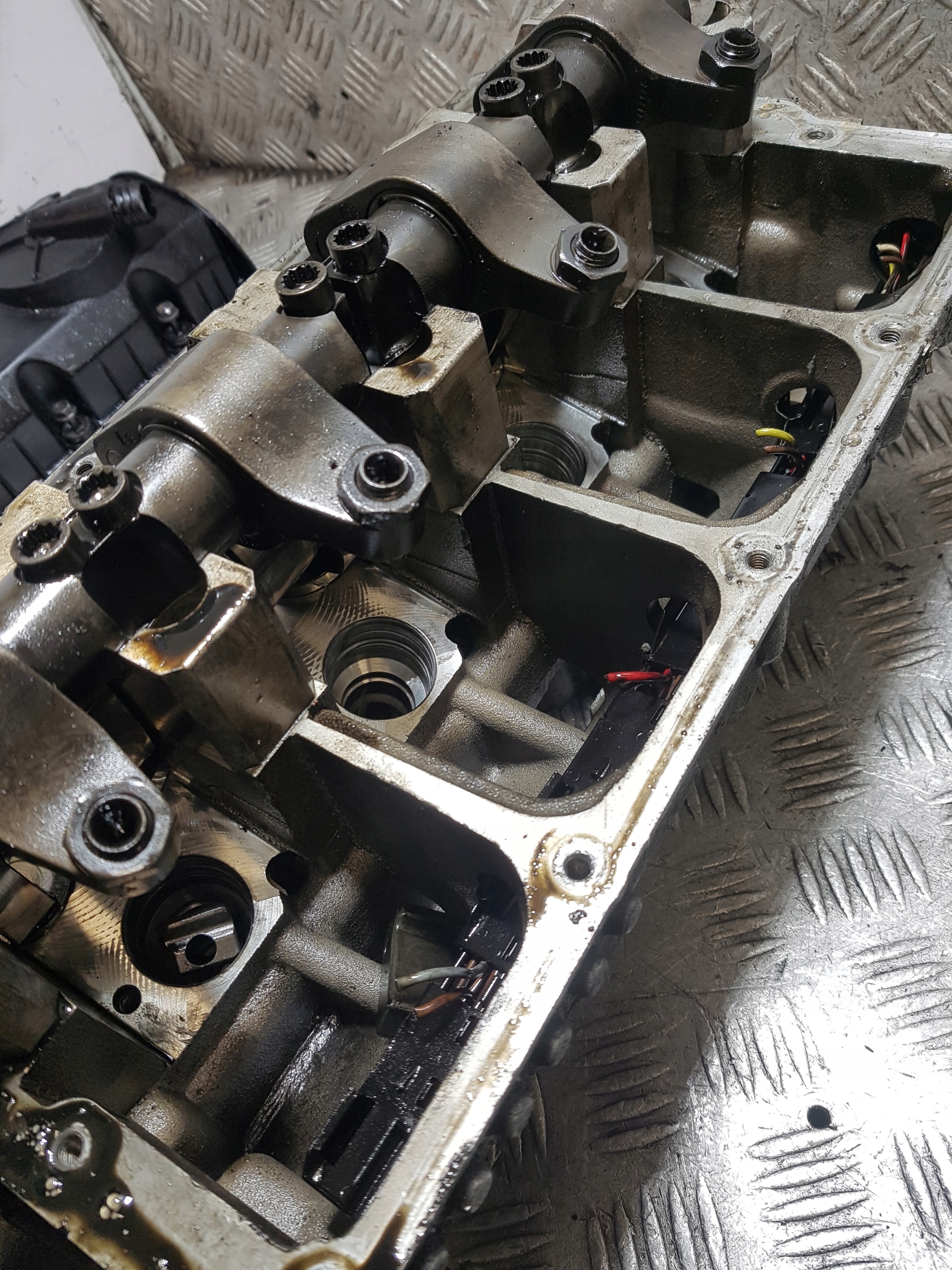 head. complete VOLKSWAGEN PASSAT B5 038103373R