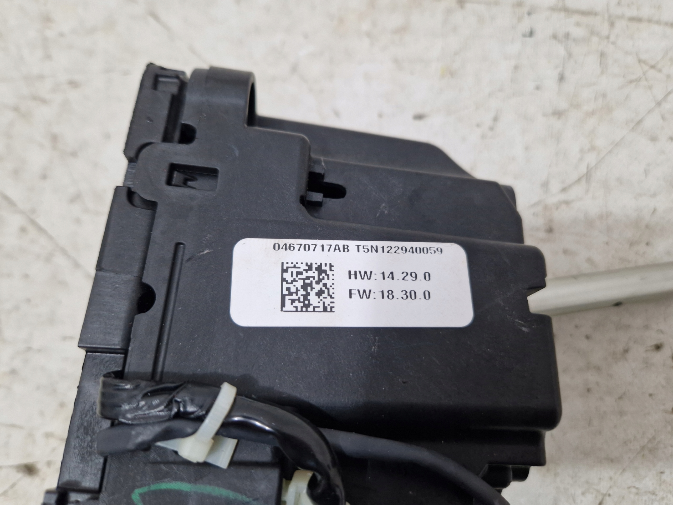DODGE CHALLENGER 2019- trim changes of the gear 04670717AB