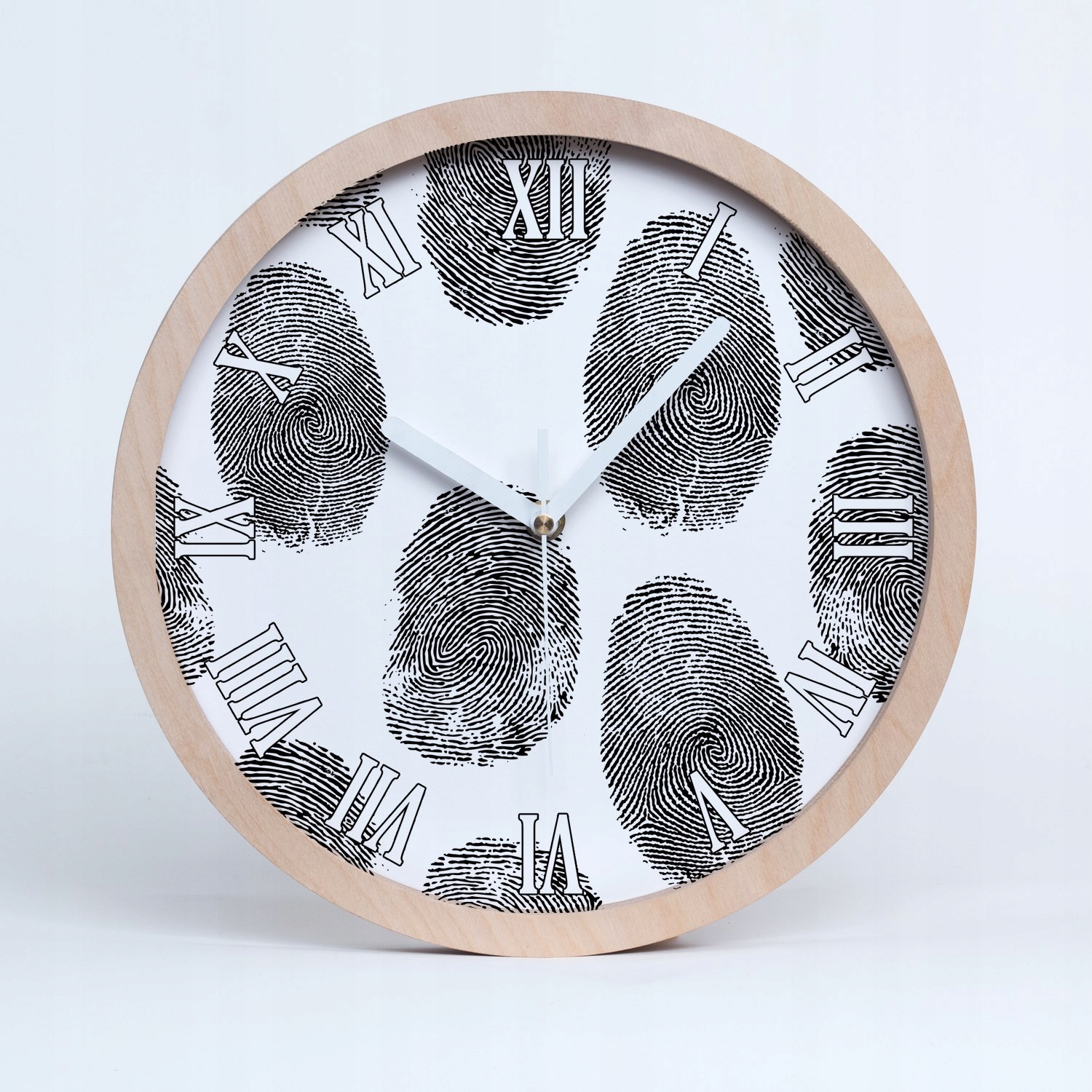 Dřevěné kulatý hodiny s otisky prstů, průměr 30 cm