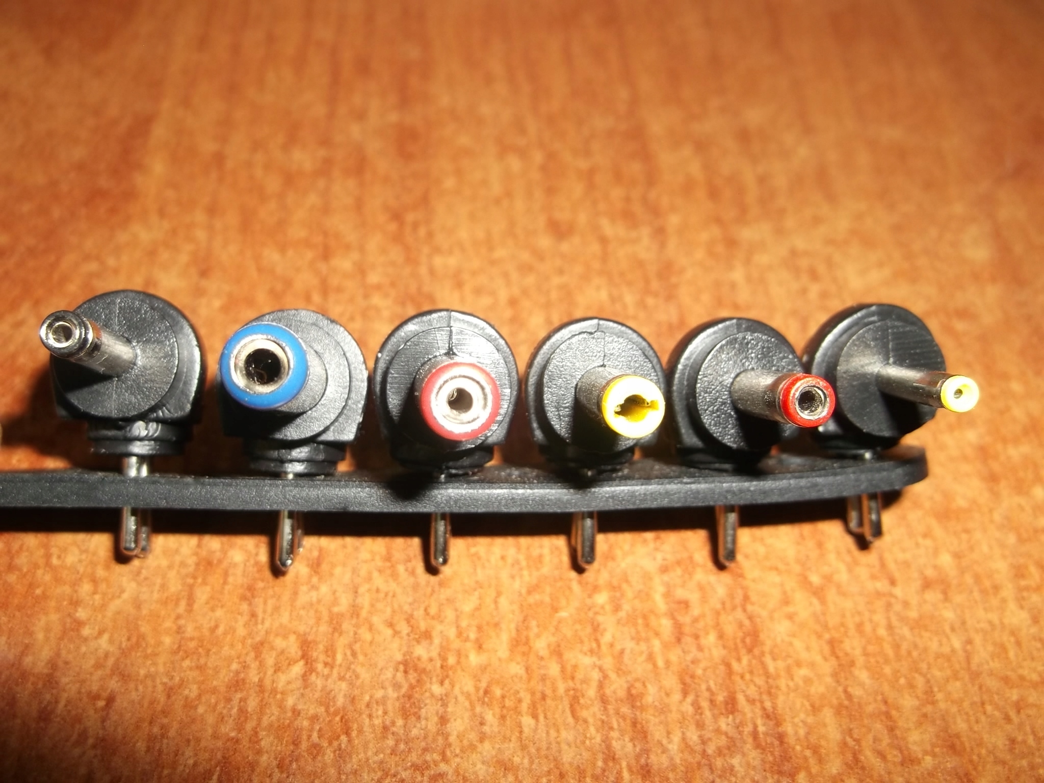 ZESTAW WTYCZEK DO LAPTOPÓW TELEFONÓW - różne średnice Producent bez marki