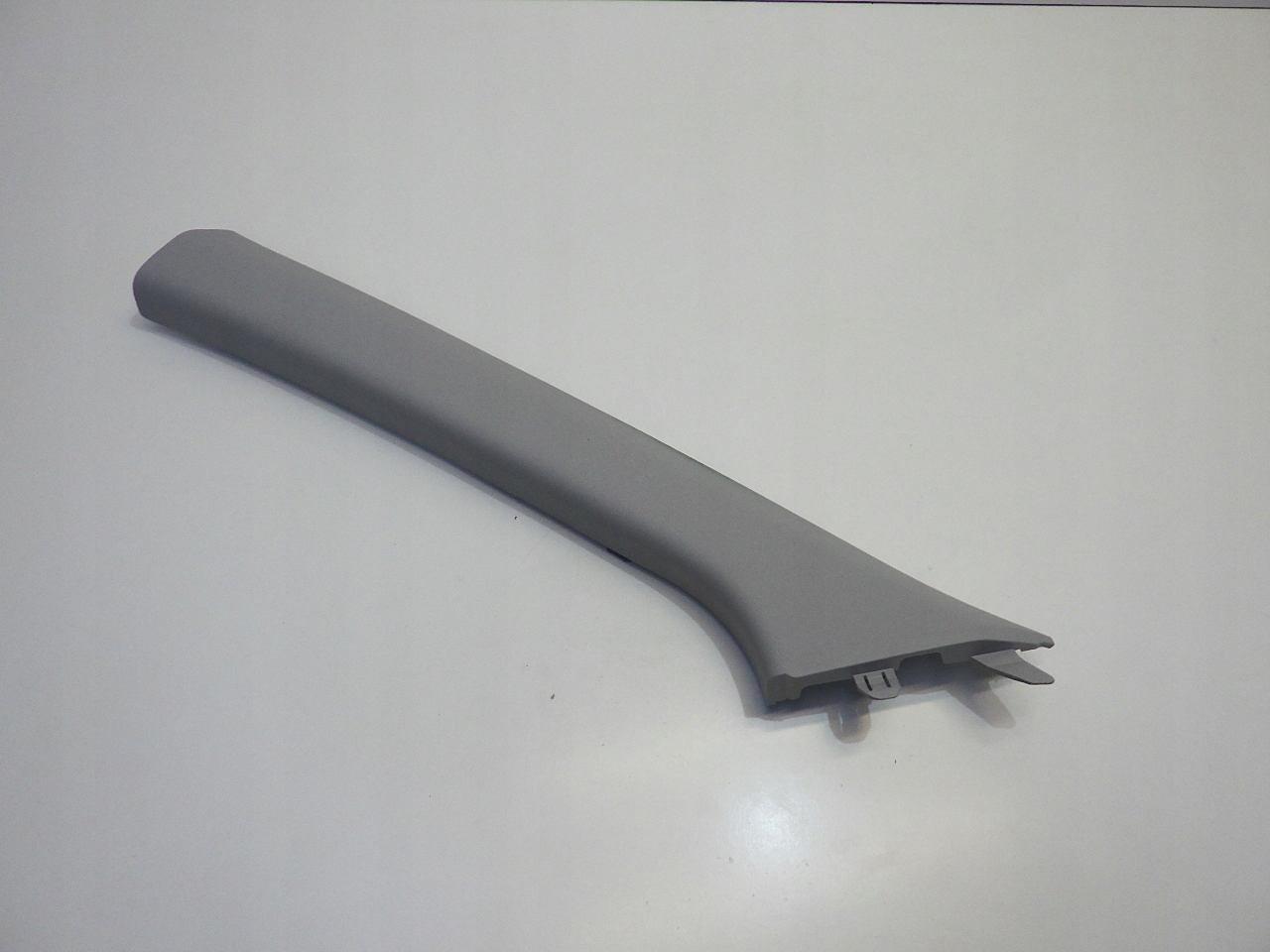 85810-Q0000 - HYUNDAI BAYON 2022 КРИШКА СТІЙКИ A ЛІВА ПЕРЕДНЯ