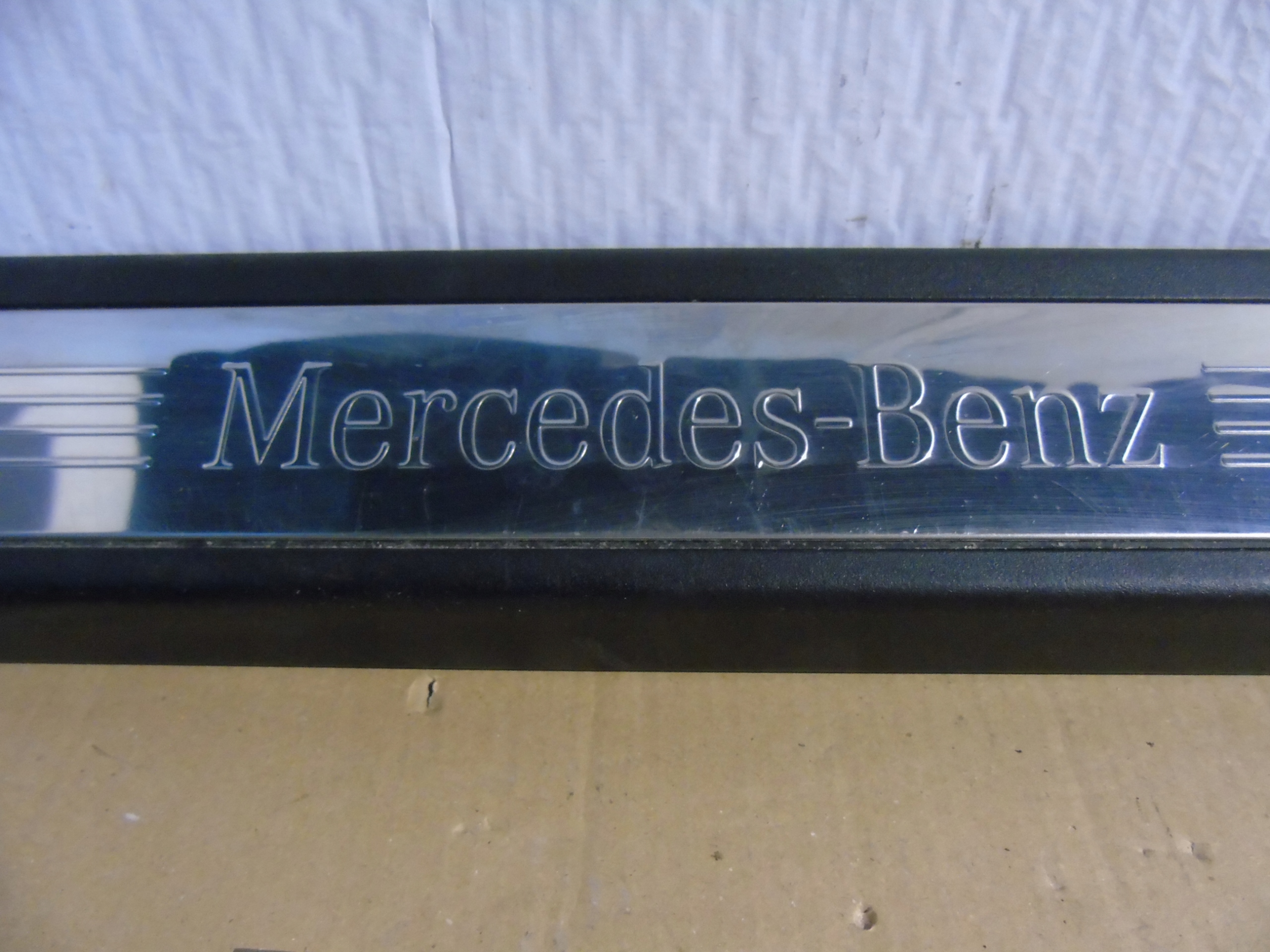 nice moulding cap threshold left MERCEDES W207 1