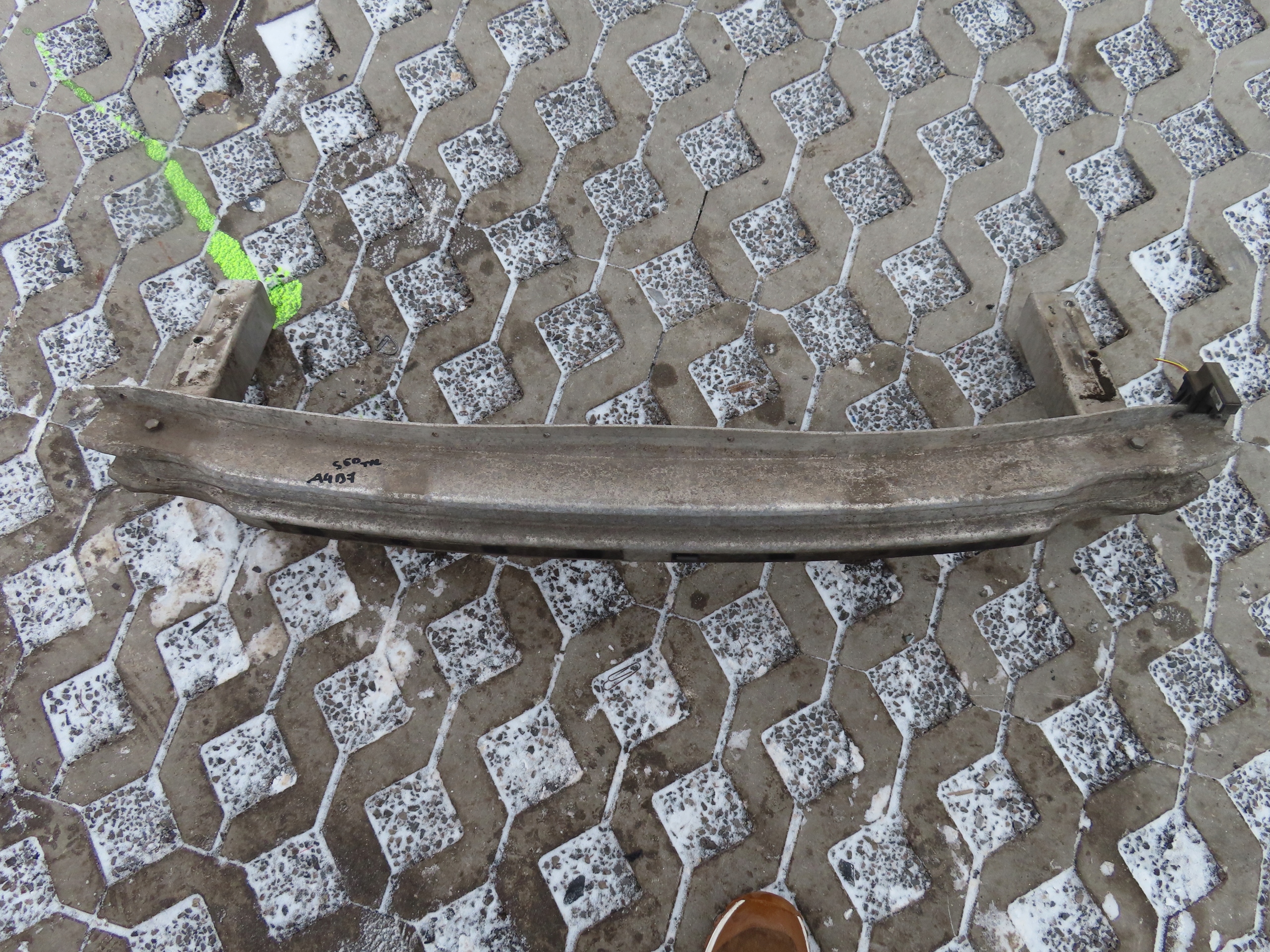 Audi A4 B7 sedan belka zderzaka tył