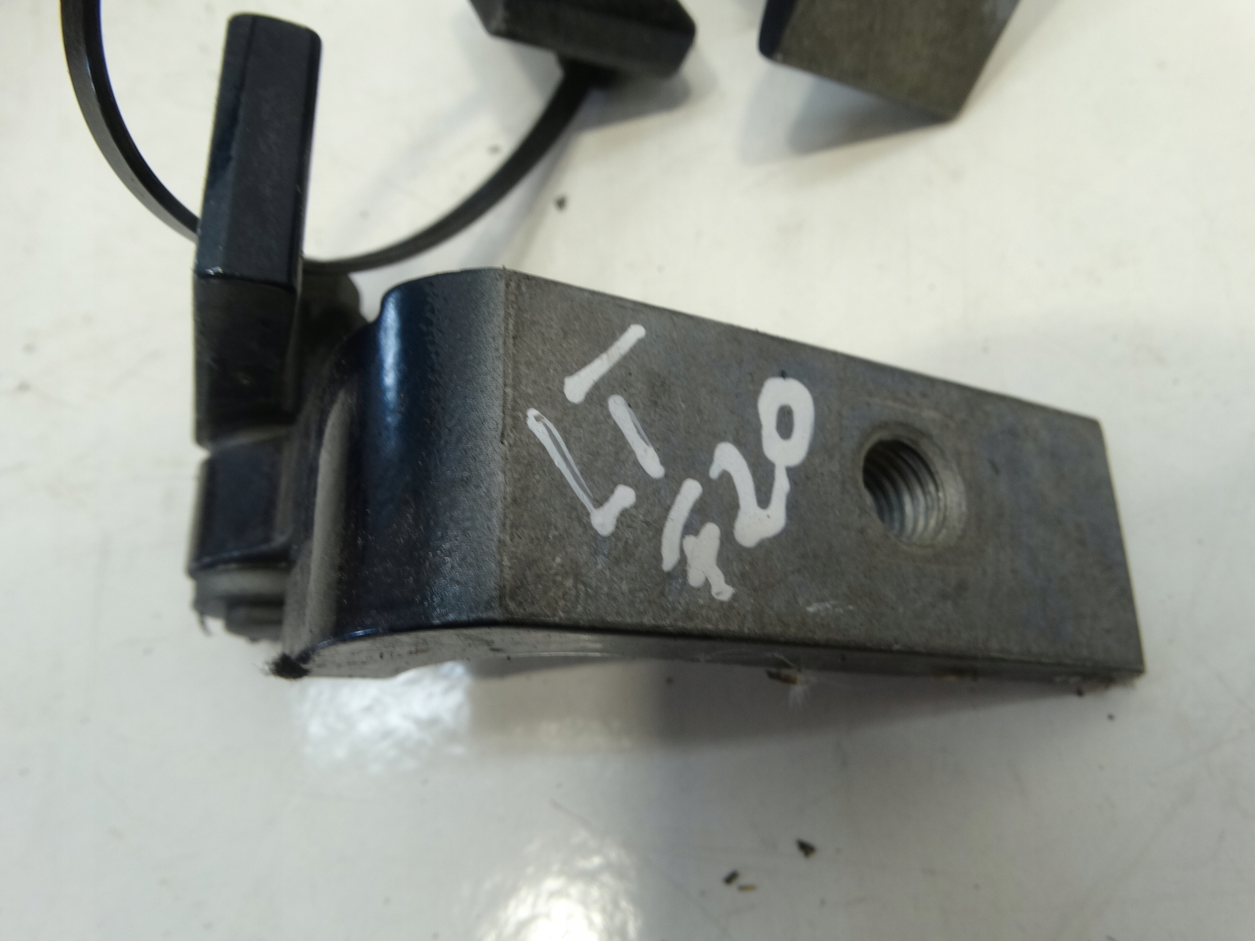 hinge door left rear part GORA DOL BMW F20 2013R.